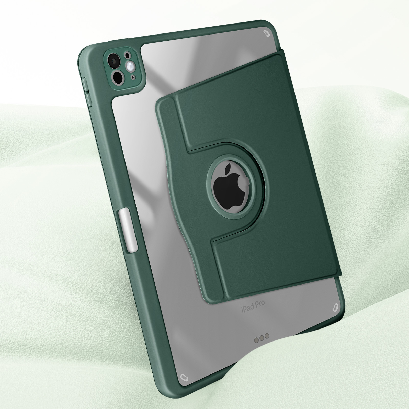 Una custodia verde per iPad Pro con un supporto rotante, su una superficie verde chiaro.