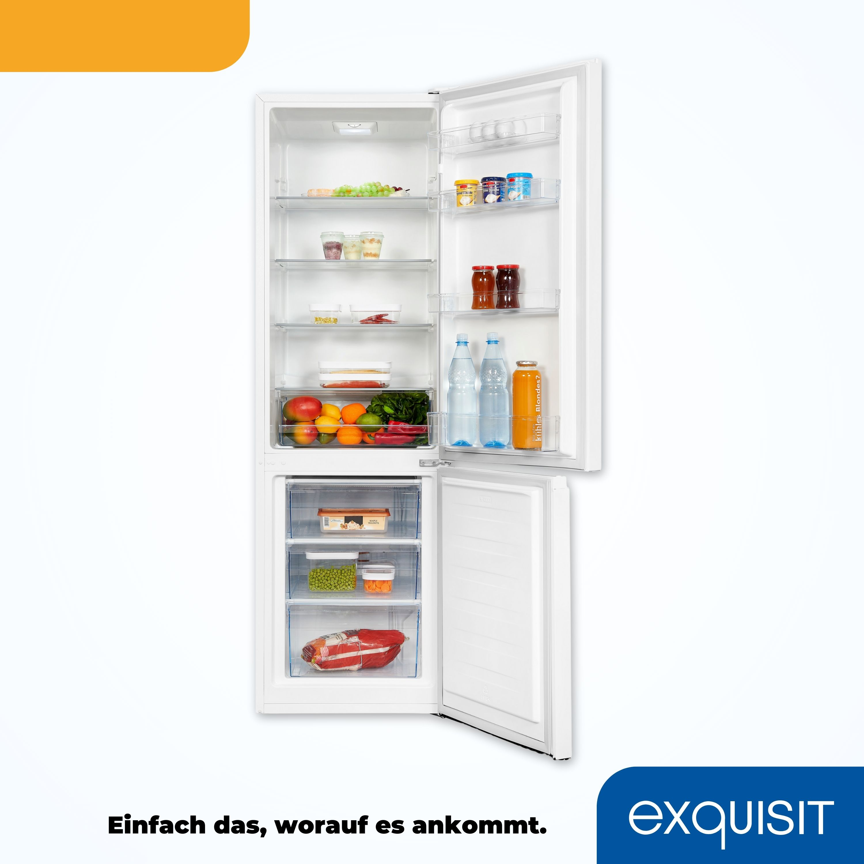 Offener weißer Kühlschrank mit sichtbaren Lebensmitteln. Untere Gefriertür ist offen.