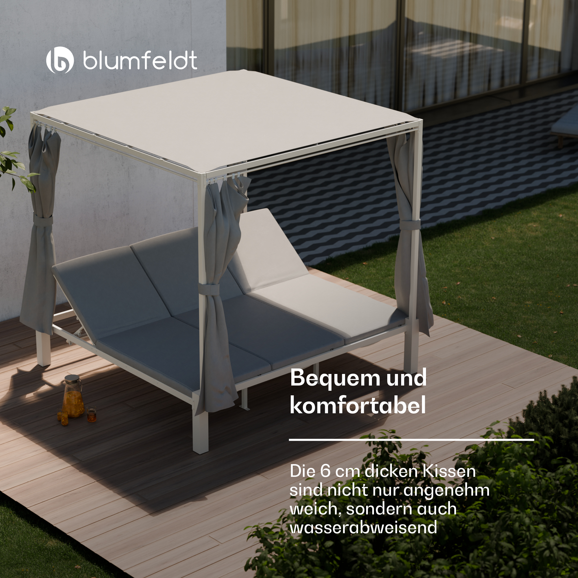 Tumbona exterior con dosel. Cojines y cortinas grises. Terraza de madera.