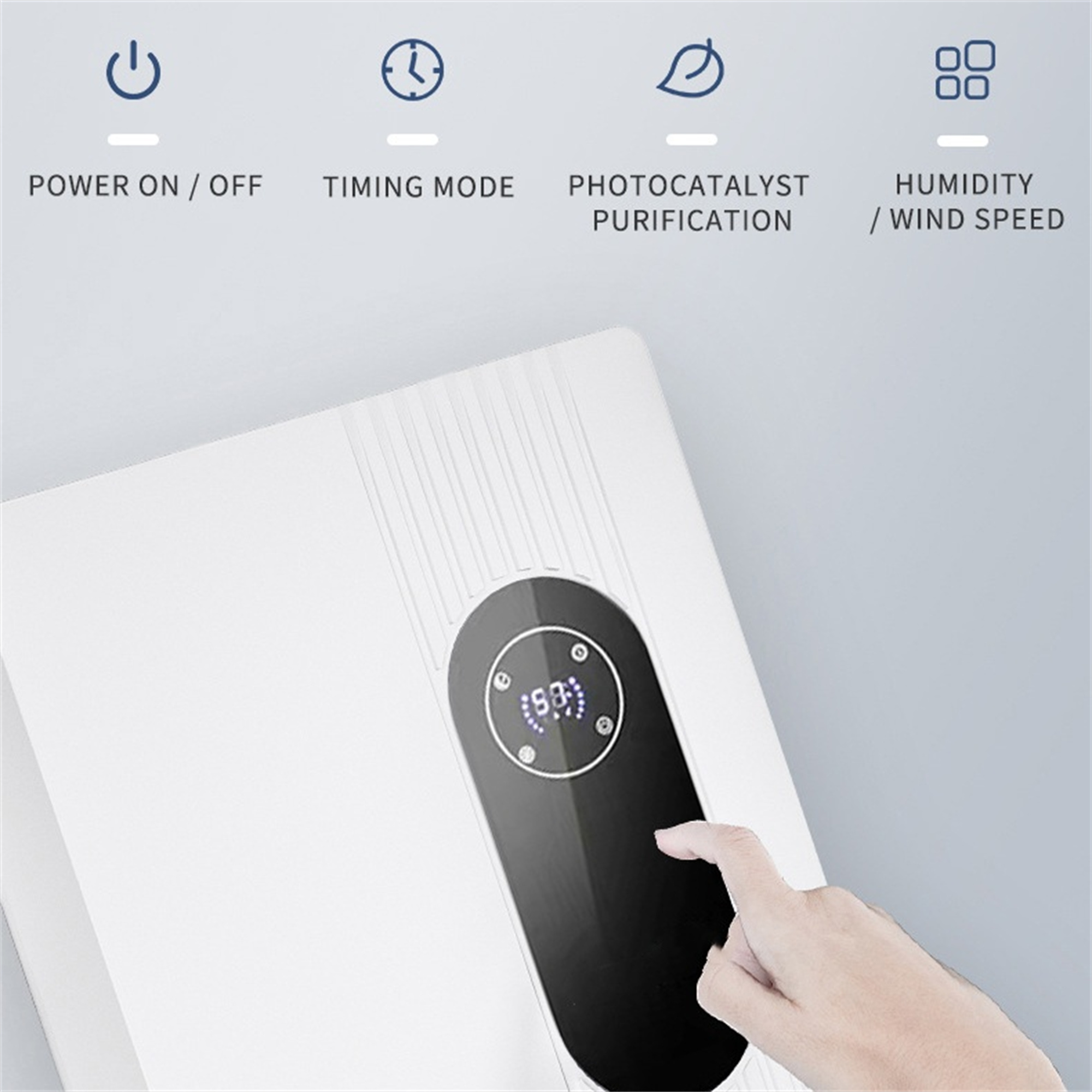 Weißer Luftreiniger mit Touchscreen, der eine Digitalanzeige und vier Symbole zeigt.