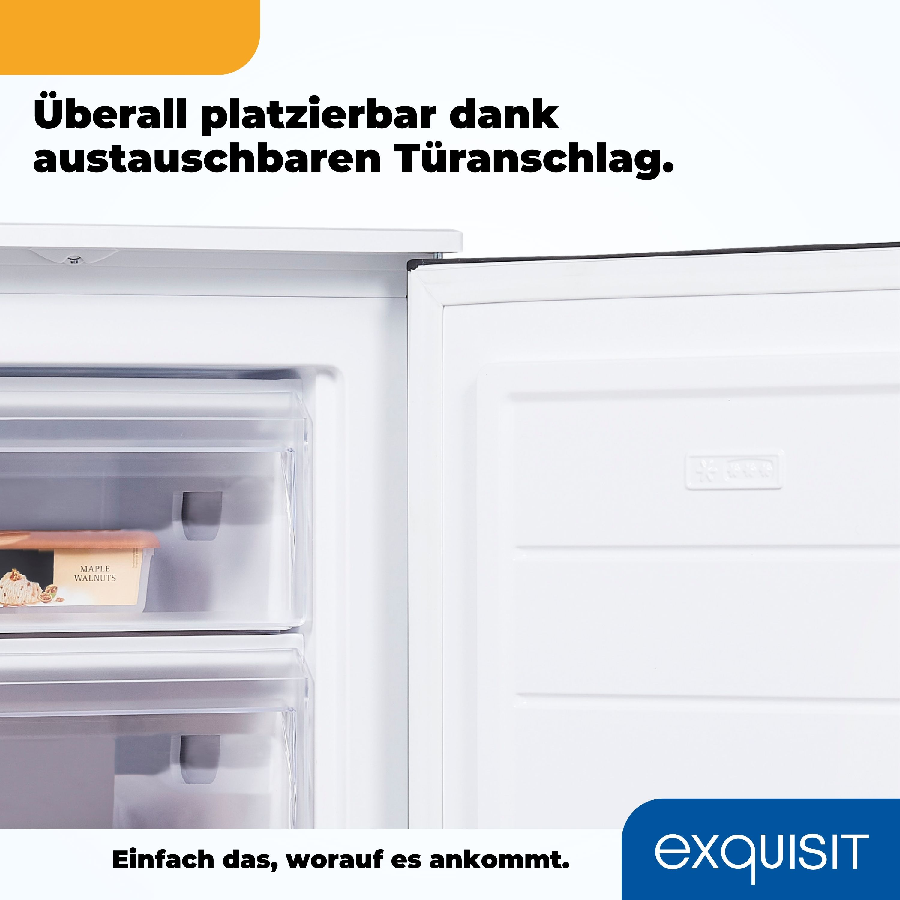 Weißer Kühlschrank mit zwei offenen Schubladen, ein Eiscremebehälter sichtbar.