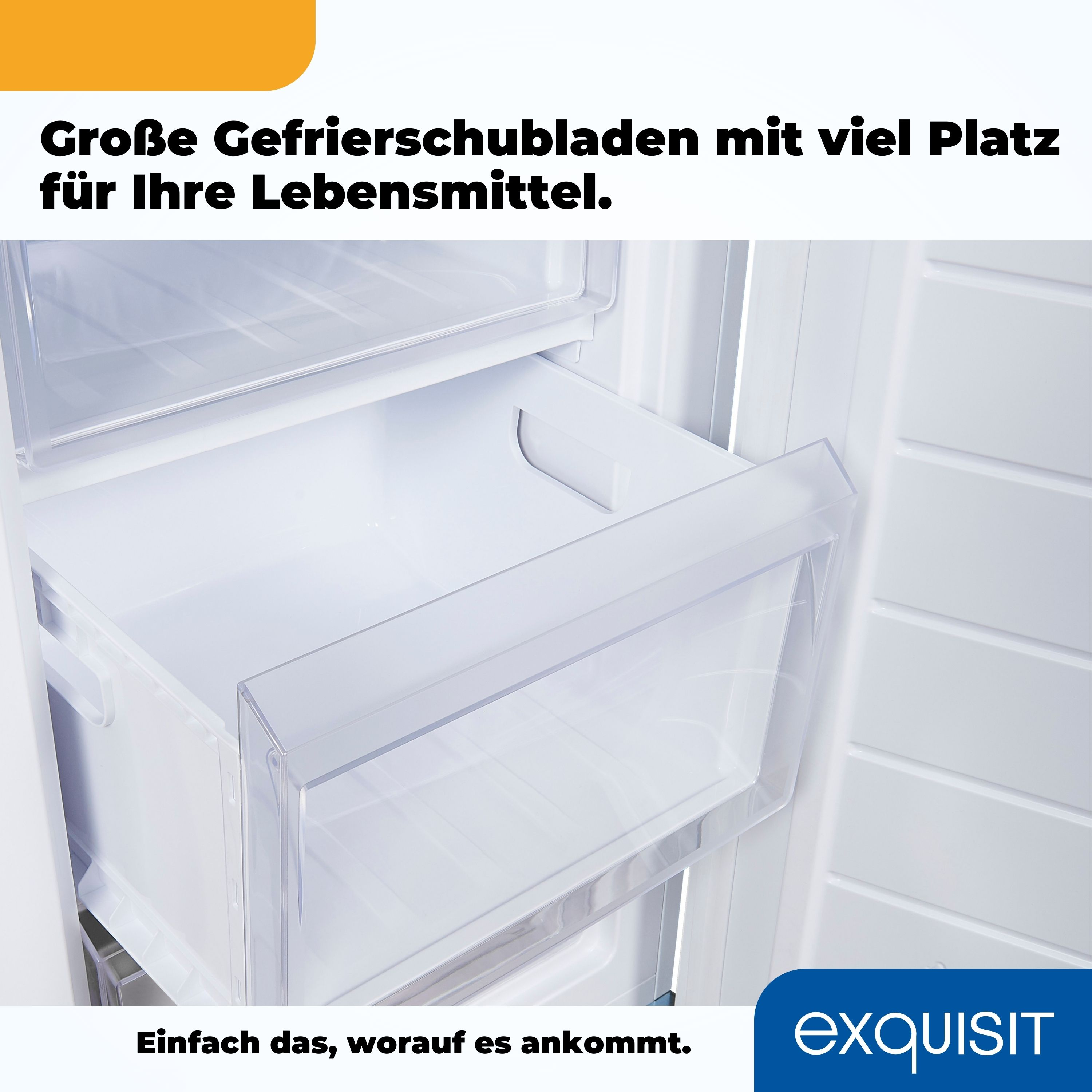 Open koelkast met een grote vrieslade. Wit interieur en transparante plastic lade.