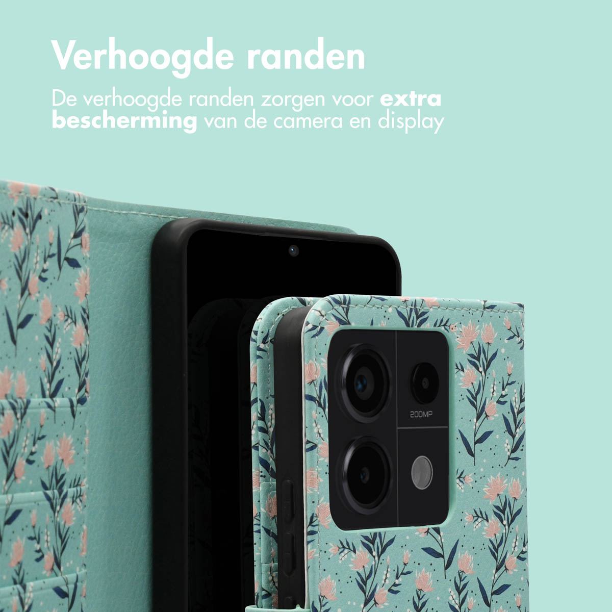 Close-up van een telefoon in een bloemenhoesje, open om het scherm en de camera te laten zien. De hoes is lichtgroen.