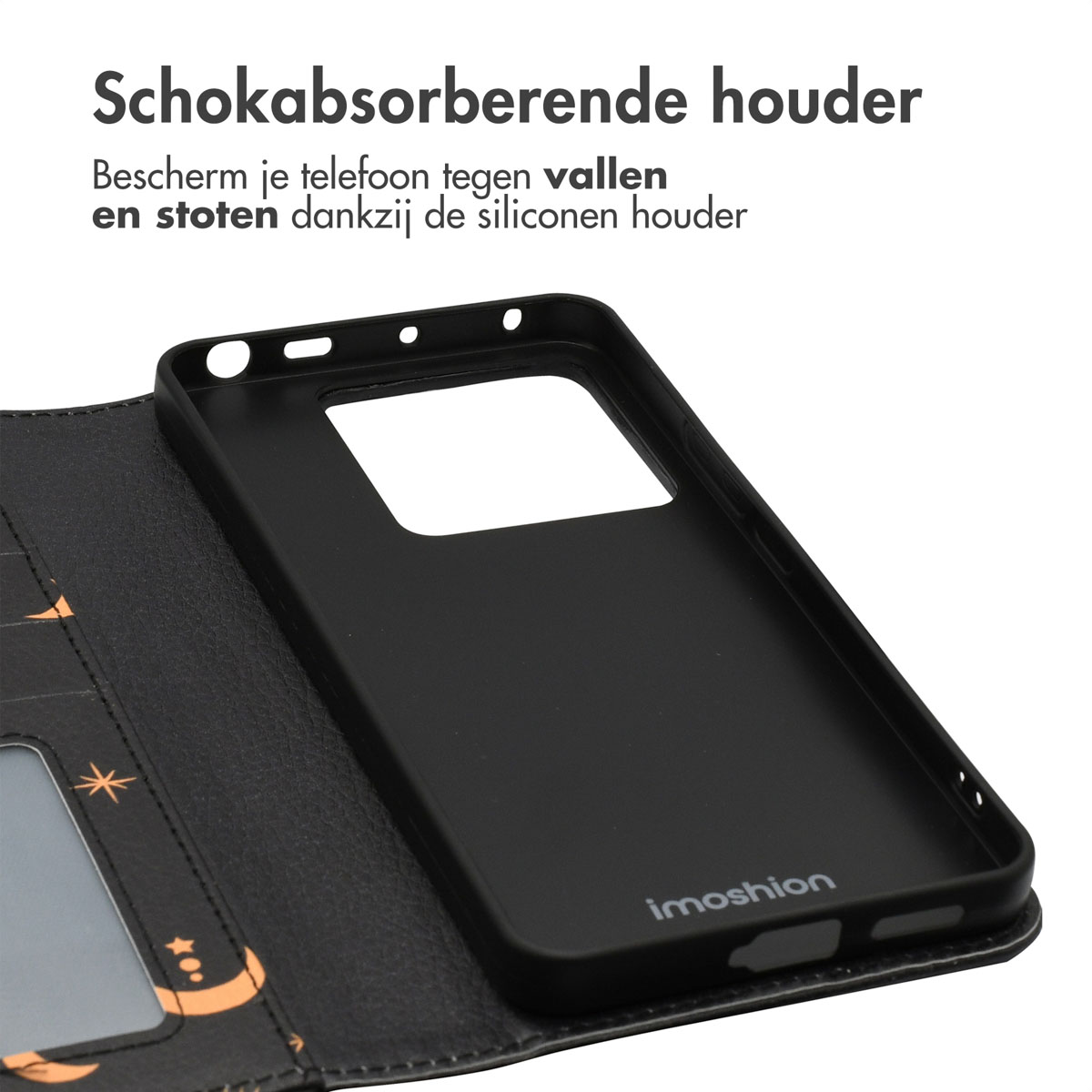 Een zwarte telefoonhoes is open en toont de telefoonhouder. De hoes heeft een maan- en sterrenpatroon.