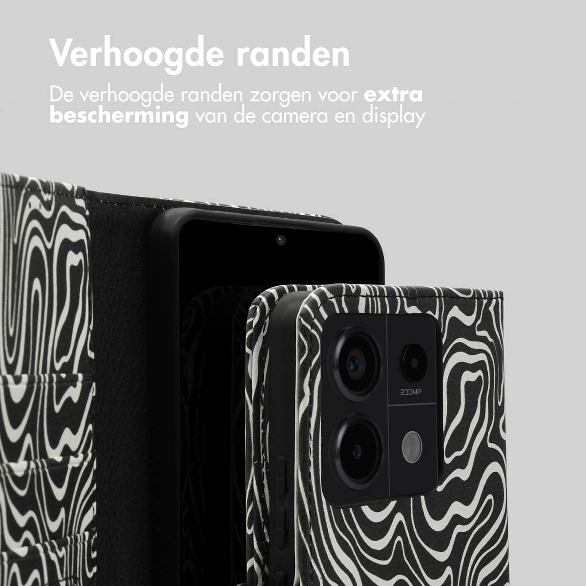 Telefoonhoesje met een zebrapatroon. De telefoon is gedeeltelijk zichtbaar. De hoes is open en toont de telefoon binnenin.
