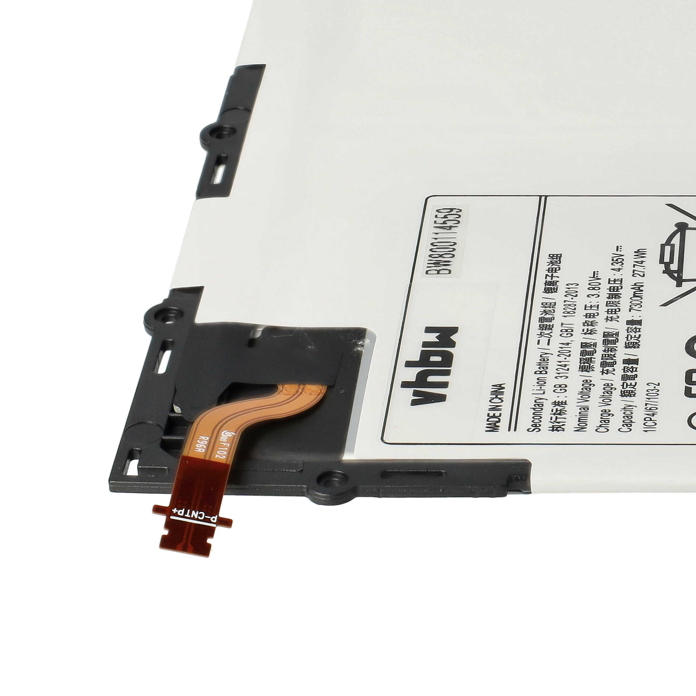 Nahaufnahme einer weißen Batterie mit schwarzen und braunen Anschlüssen.