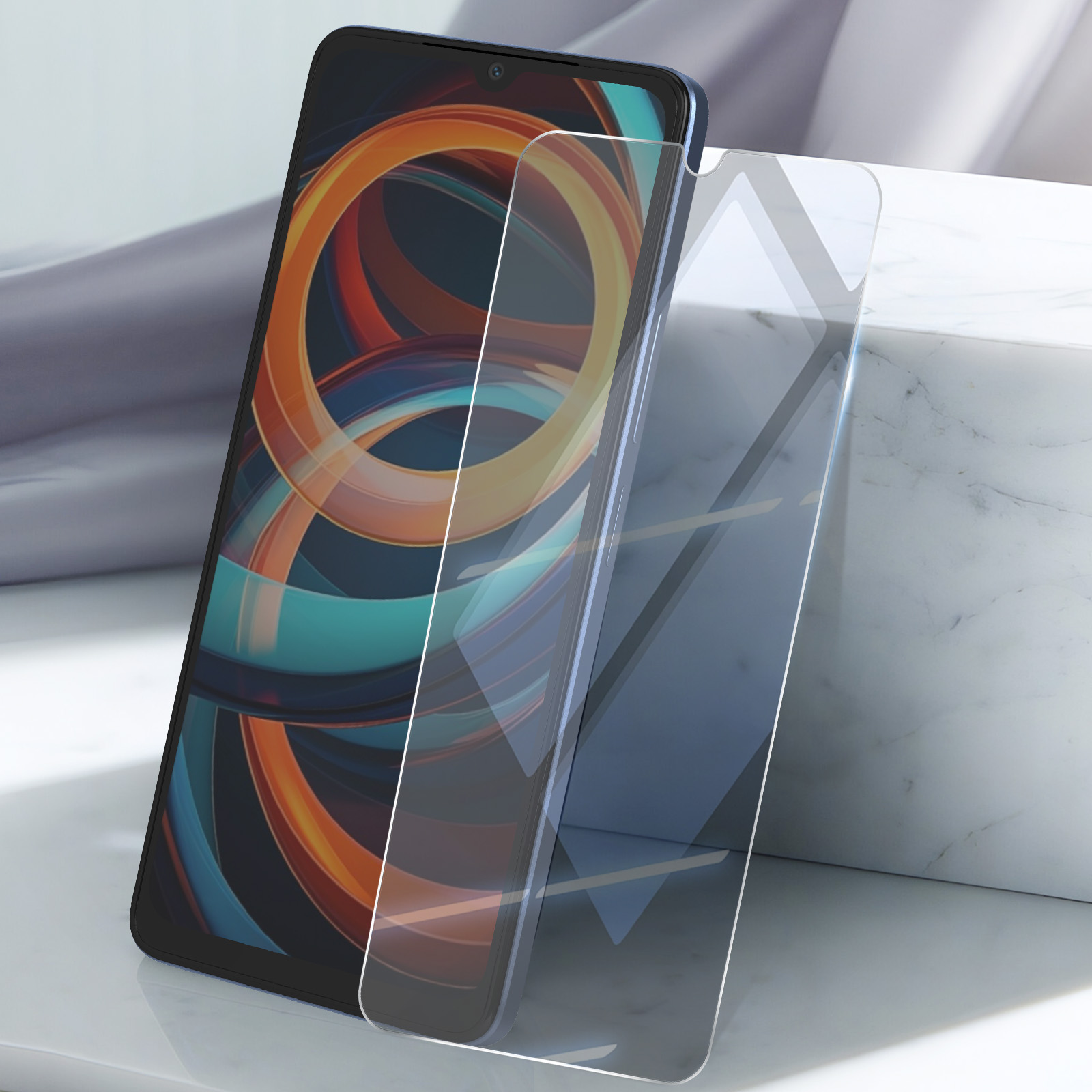 Smartphone con protezione schermo. Telefono blu. Sfondo di marmo bianco.