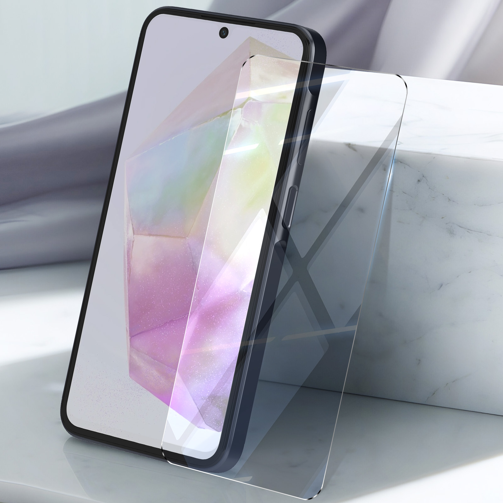 Smartphone con protezione schermo, che mostra il design del telefono e la protezione.