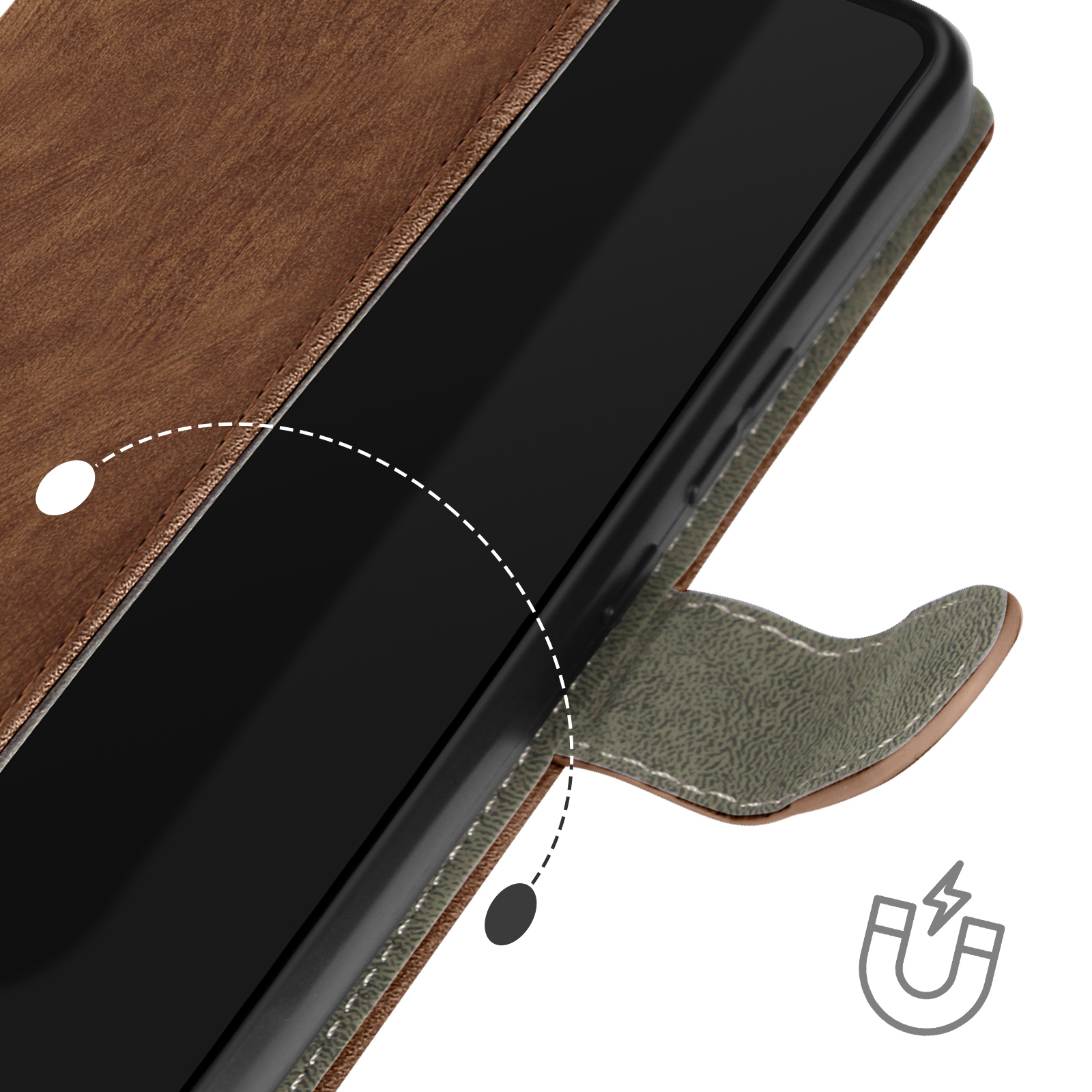 Das Telefon wird in einer braunen Leder-Handyhülle gehalten. Der Hintergrund ist ein Holztisch.