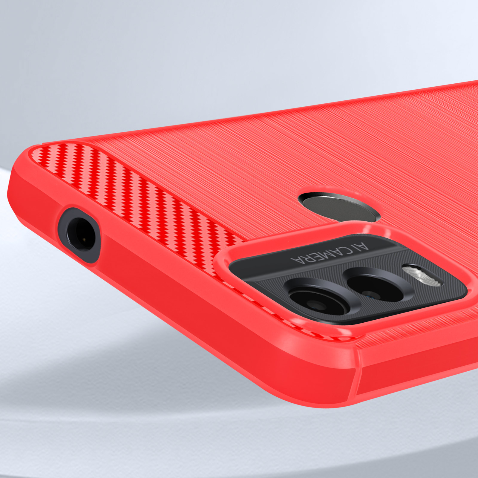Primo piano di una custodia rossa per telefono con ritaglio per fotocamera e superficie strutturata.