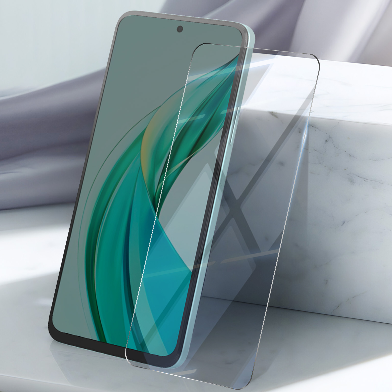 Un telefono e una protezione per lo schermo. Il telefono è verde acqua e angolato.
