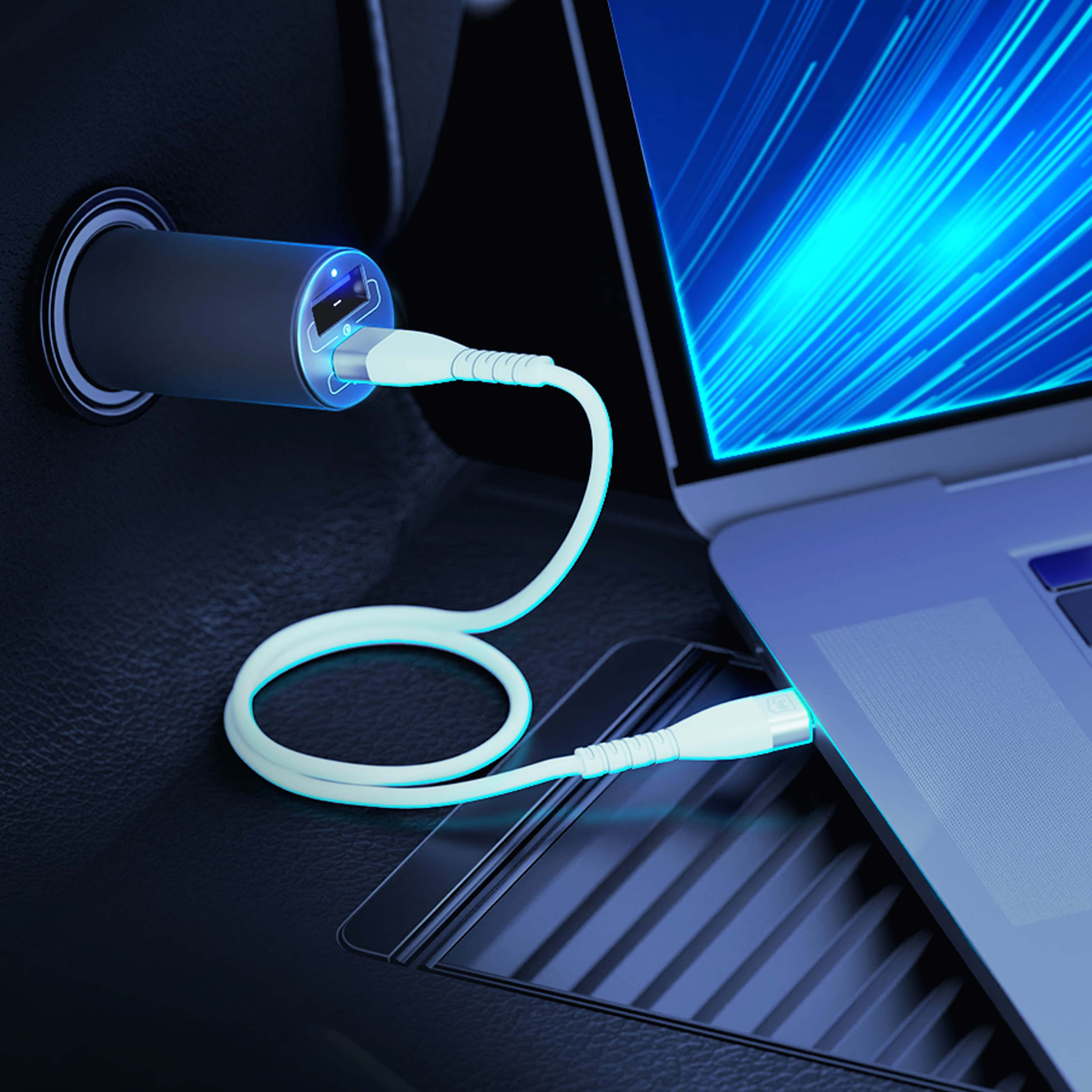 Czarna ładowarka samochodowa z kablem podłączonym do laptopa. Ekran laptopa jest niebieski.