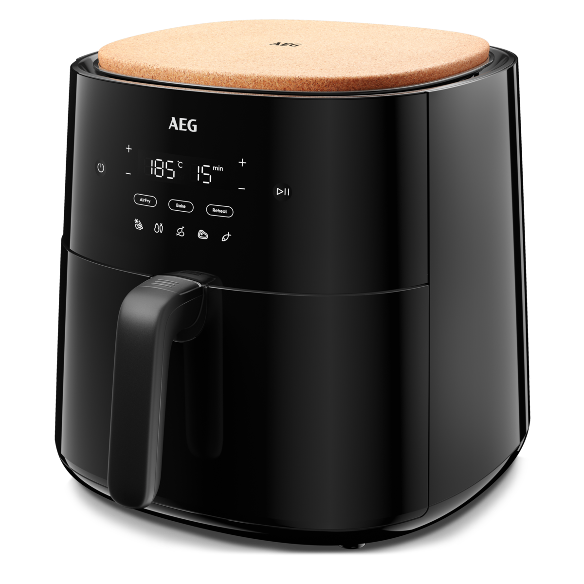 Freidora de aire AEG negra con asa y tapa de madera. La pantalla muestra ajustes.