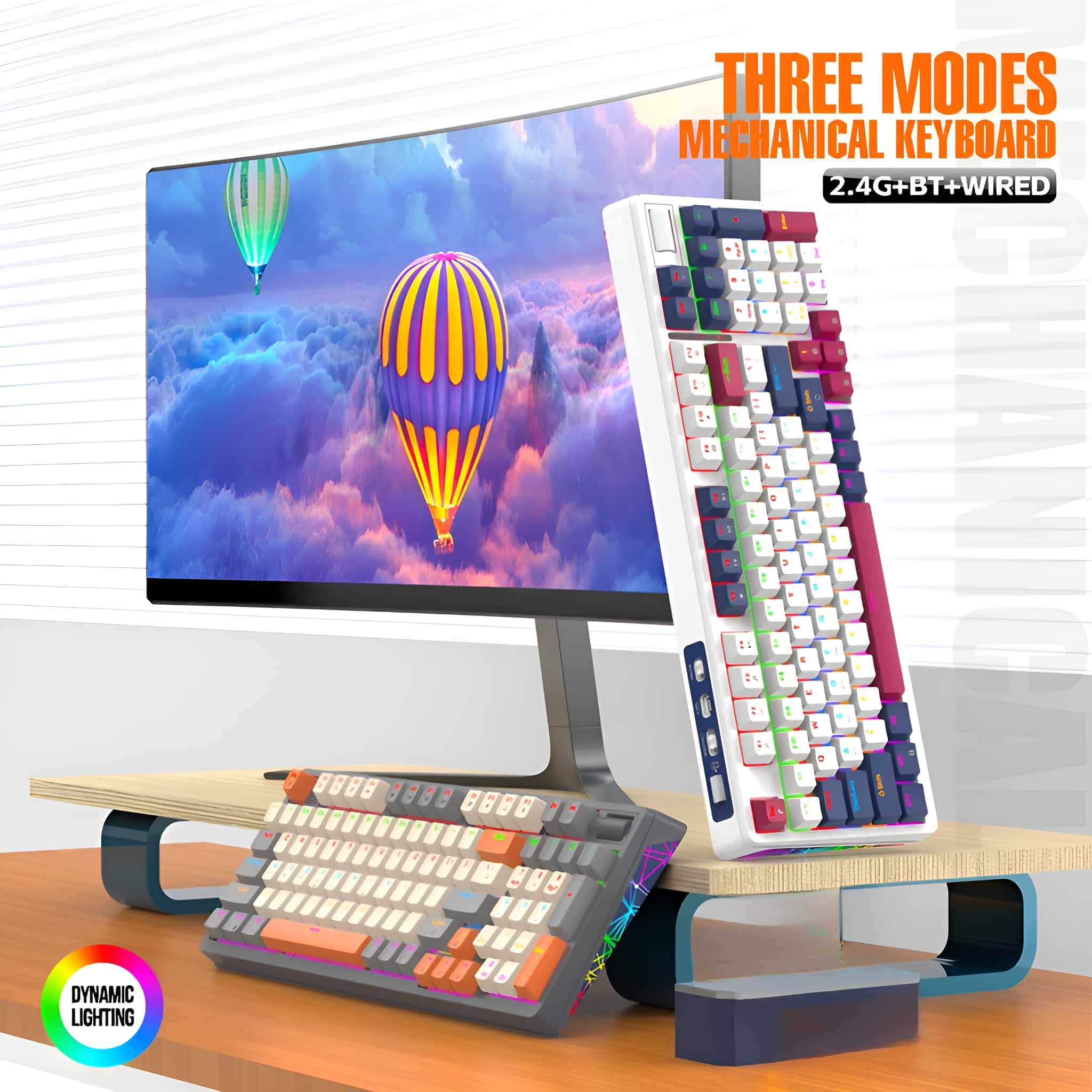 Eine mechanische Tastatur neben einem Monitor. Der Monitor zeigt bunte Ballons, und die Tastatur leuchtet.