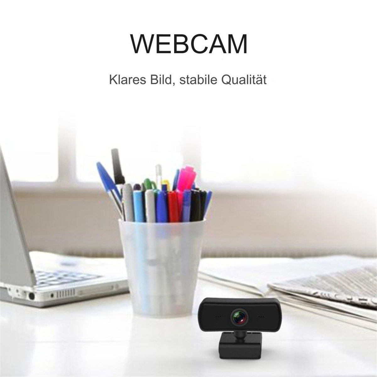 Webcam und Zubehör auf weißem Schreibtisch. Klares Bild, stabile Qualität.