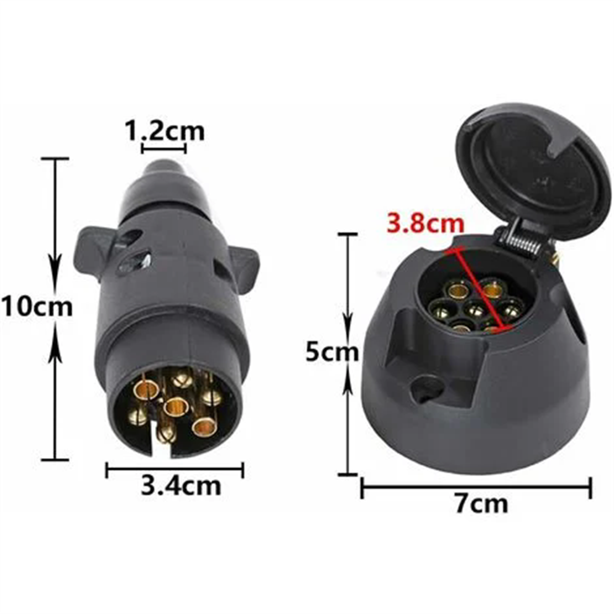 Schwarzer Anhängerstecker und -buchse. Stecker ist 10cm lang, Buchse ist 5cm hoch mit offenem Deckel.