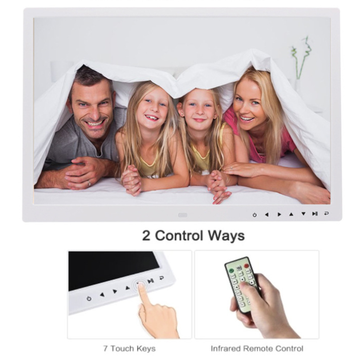 Ein digitaler Bilderrahmen zeigt eine Familie unter einer Decke, darunter Touch-Tasten und eine Fernbedienung.