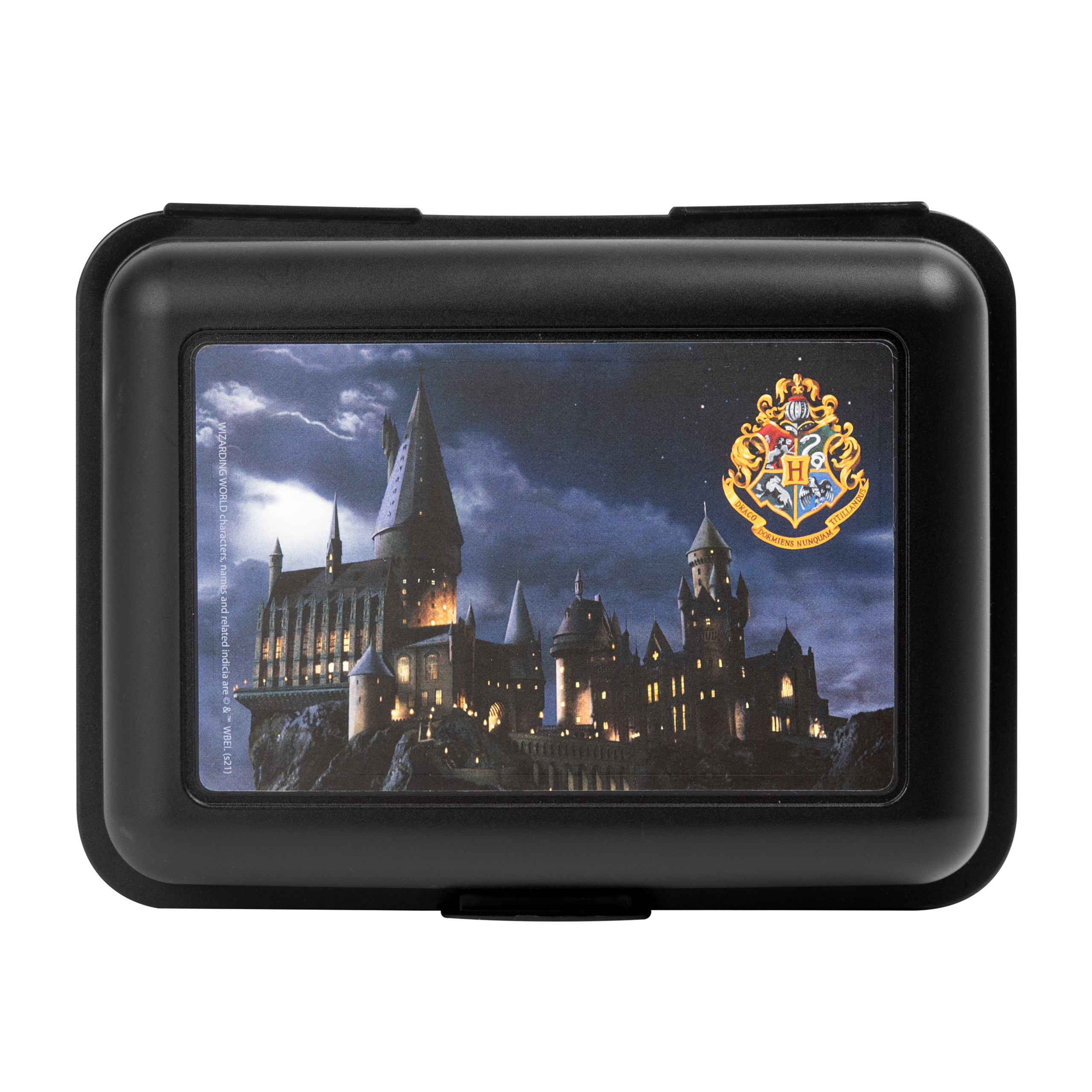 Schwarze Brotdose mit Hogwarts-Schloss-Szene. Deckel geschlossen. Weißer Hintergrund.