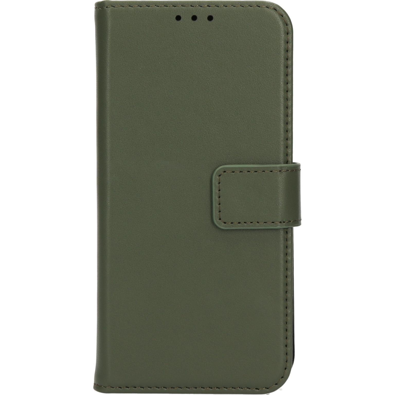 Groene telefoonhoes gesloten. Voorzien van een magnetische sluiting. Verticale opname.