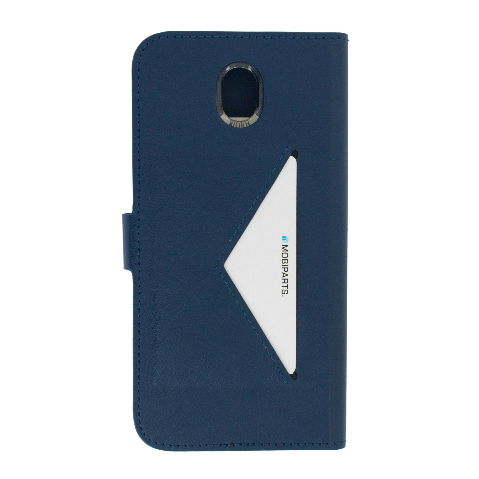 Een blauwe leren telefoonhoes. Het heeft een witte driehoek binnenin, met tekst "MOBIPARTS".