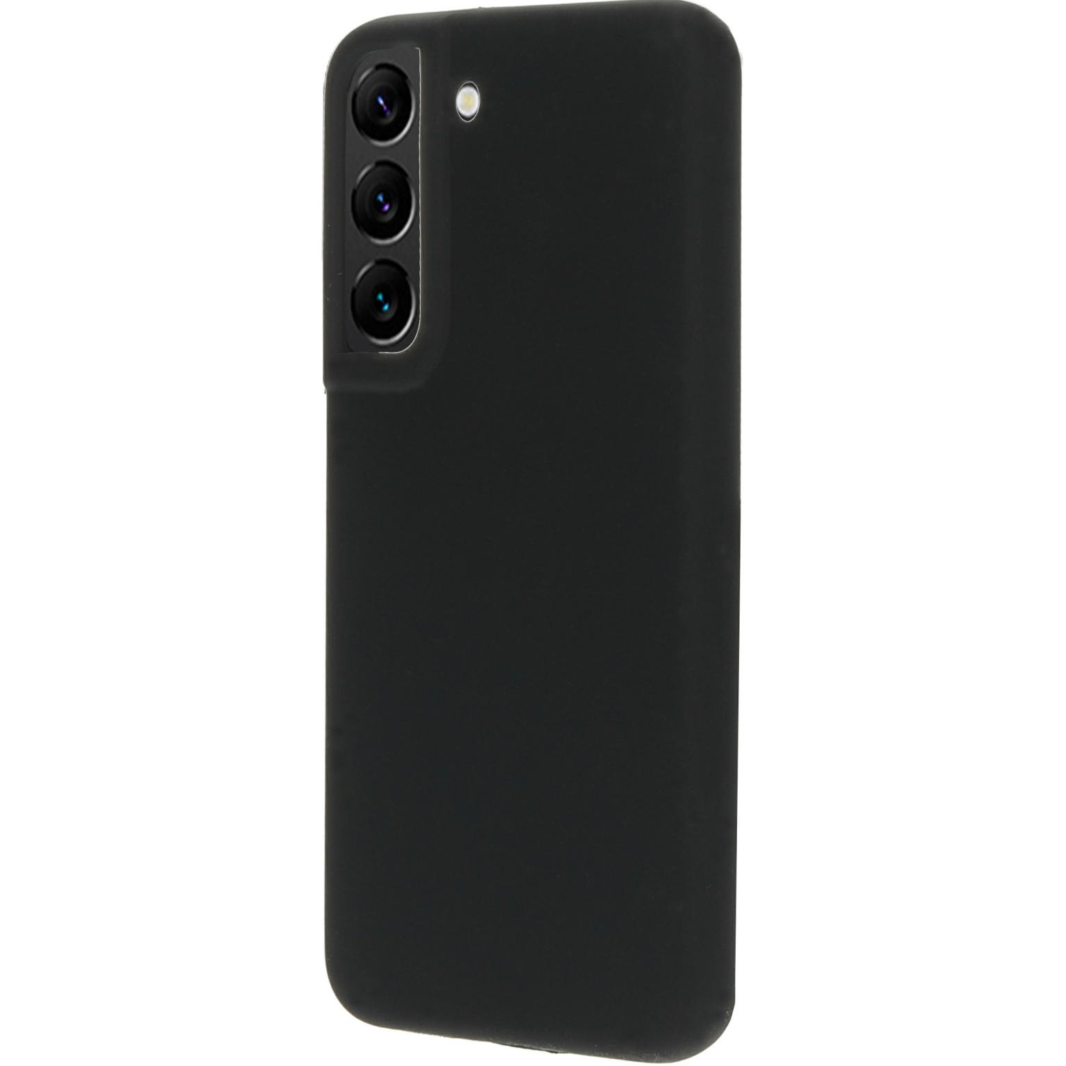 Zwarte telefoonhoes met drie cameralenzen. De hoes staat op een wit oppervlak.