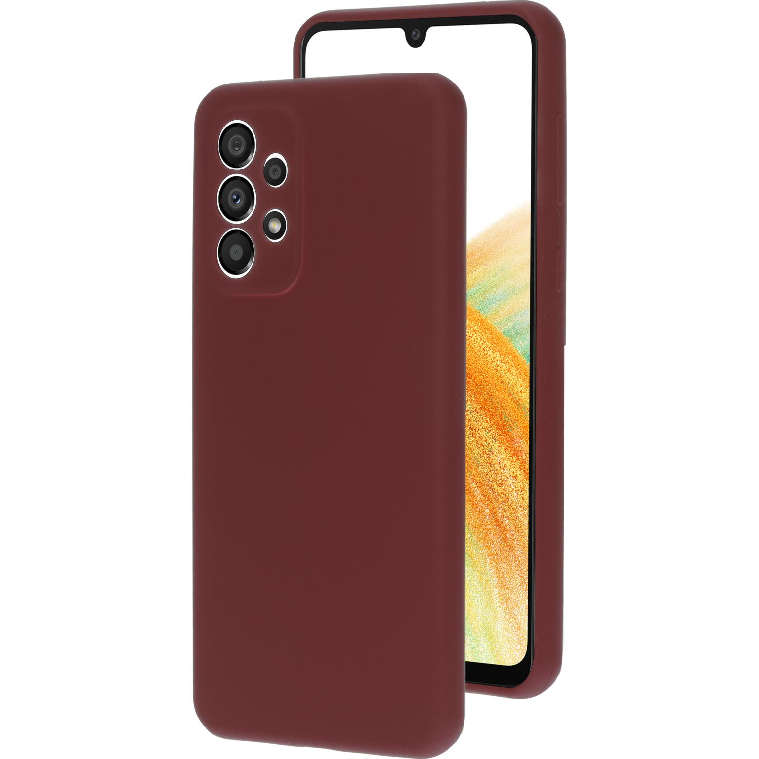 Een bordeauxrode telefoonhoes met een telefoon. De telefoon heeft de camera en flitser aan de zijkant.