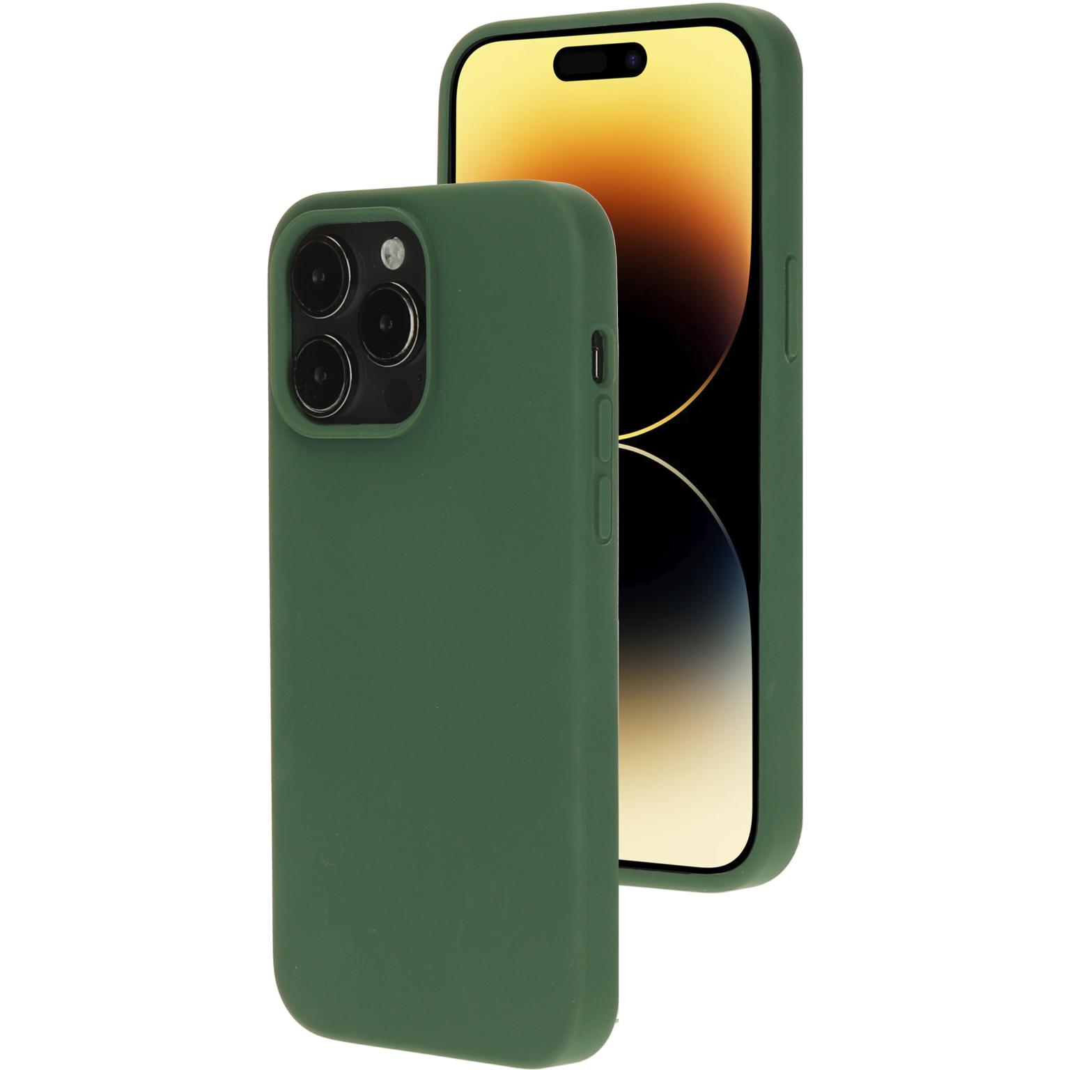 Twee groene telefoonhoesjes met telefoons erin. Het scherm van de telefoon staat aan.