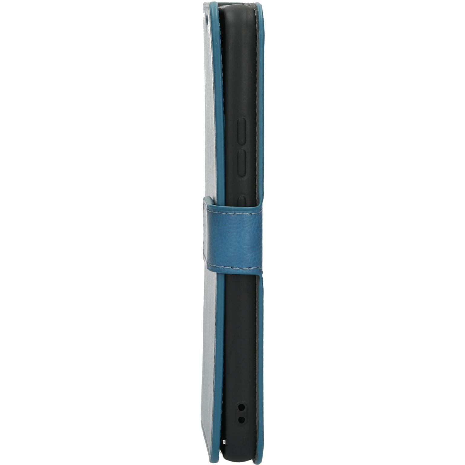 Blauwe en grijze telefoonhoes, gesloten, met een blauwe riem. De hoes is verticaal.