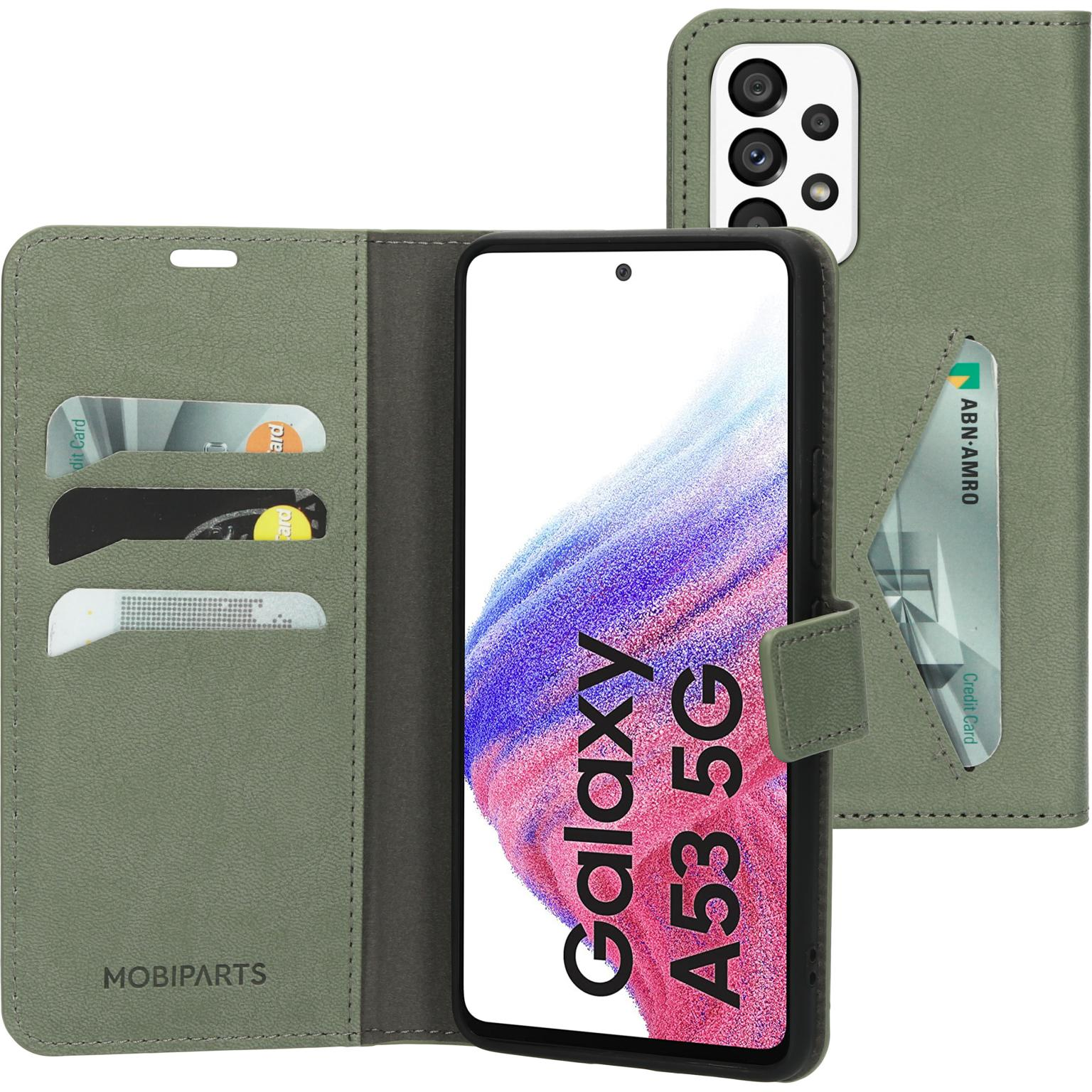 Groene telefoonhoes met kaartsleuven. Telefoon met Galaxy A53 5G.
