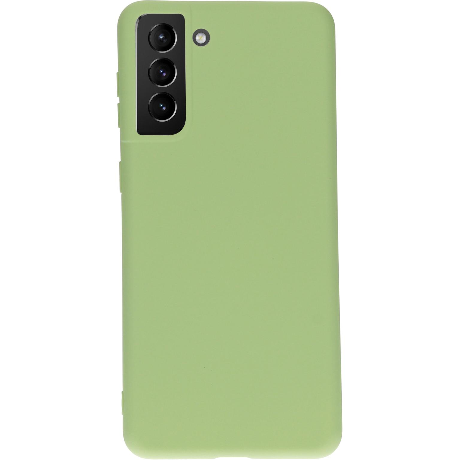 Een lichtgroene telefoonhoes met drie camera-uitsparingen. De hoes staat rechtop.
