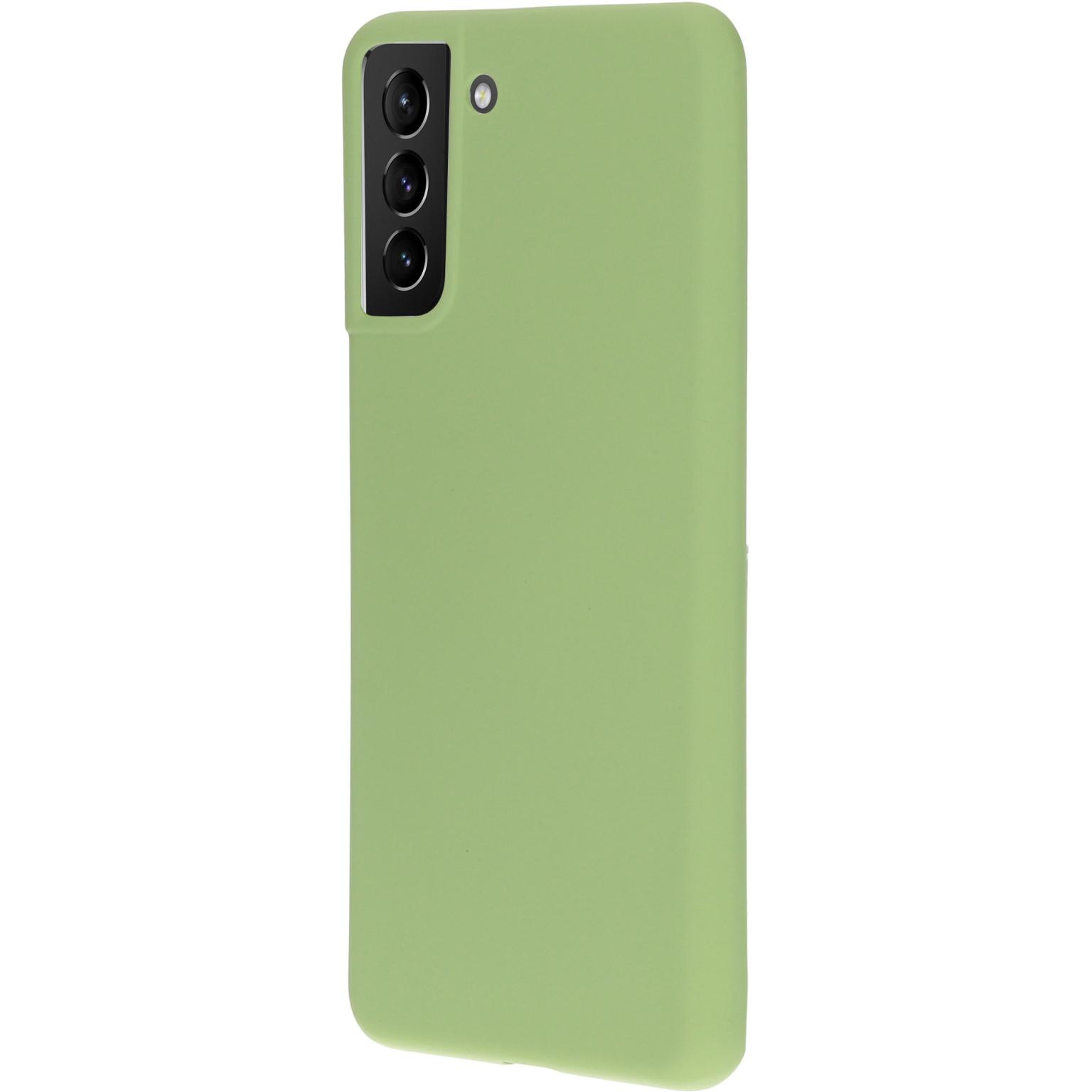 Groene telefoonhoes met drie camera's aan de achterkant. De telefoon staat rechtop.