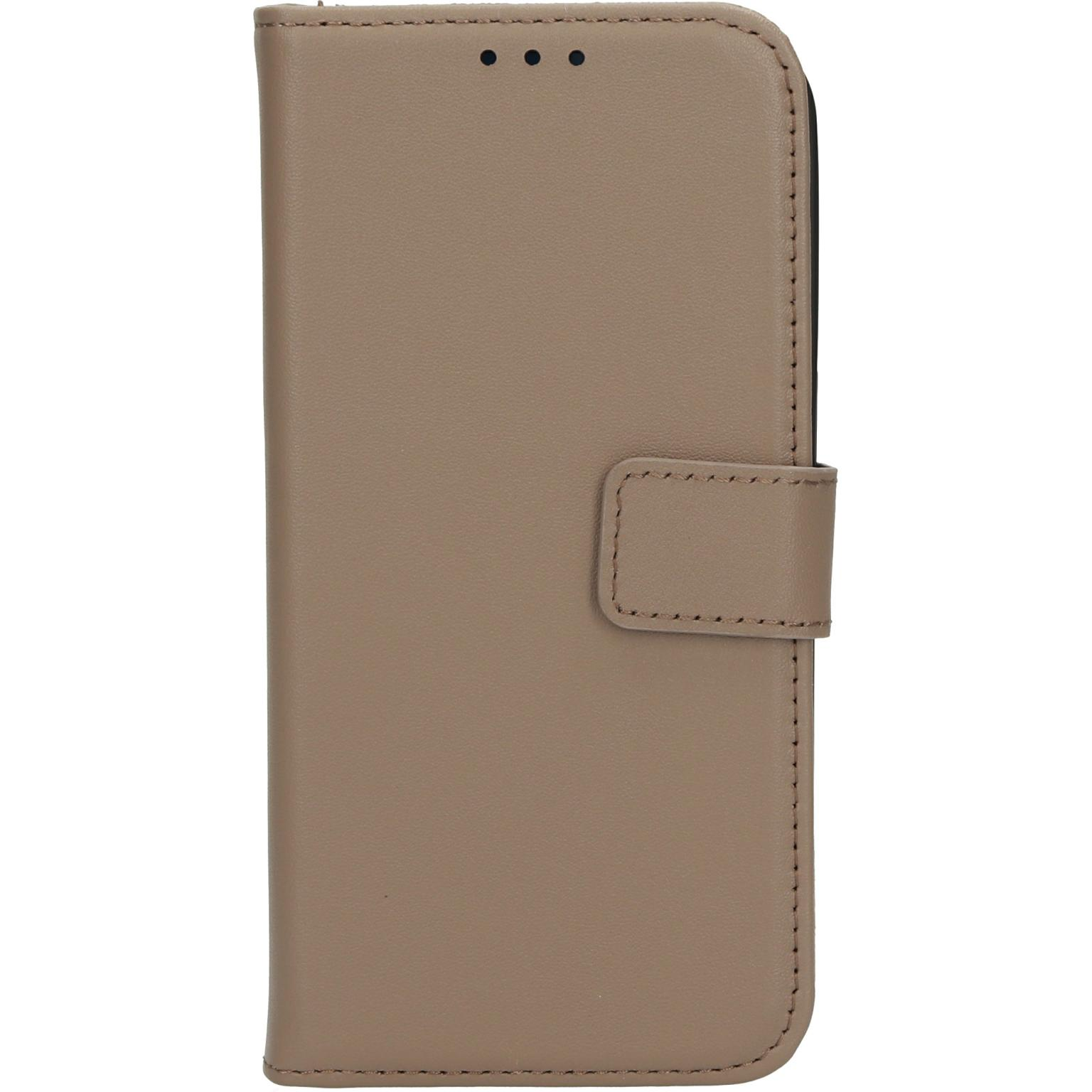 Een bruin leren telefoonhoesje, gesloten. Het heeft een sluiting en een glad ontwerp.