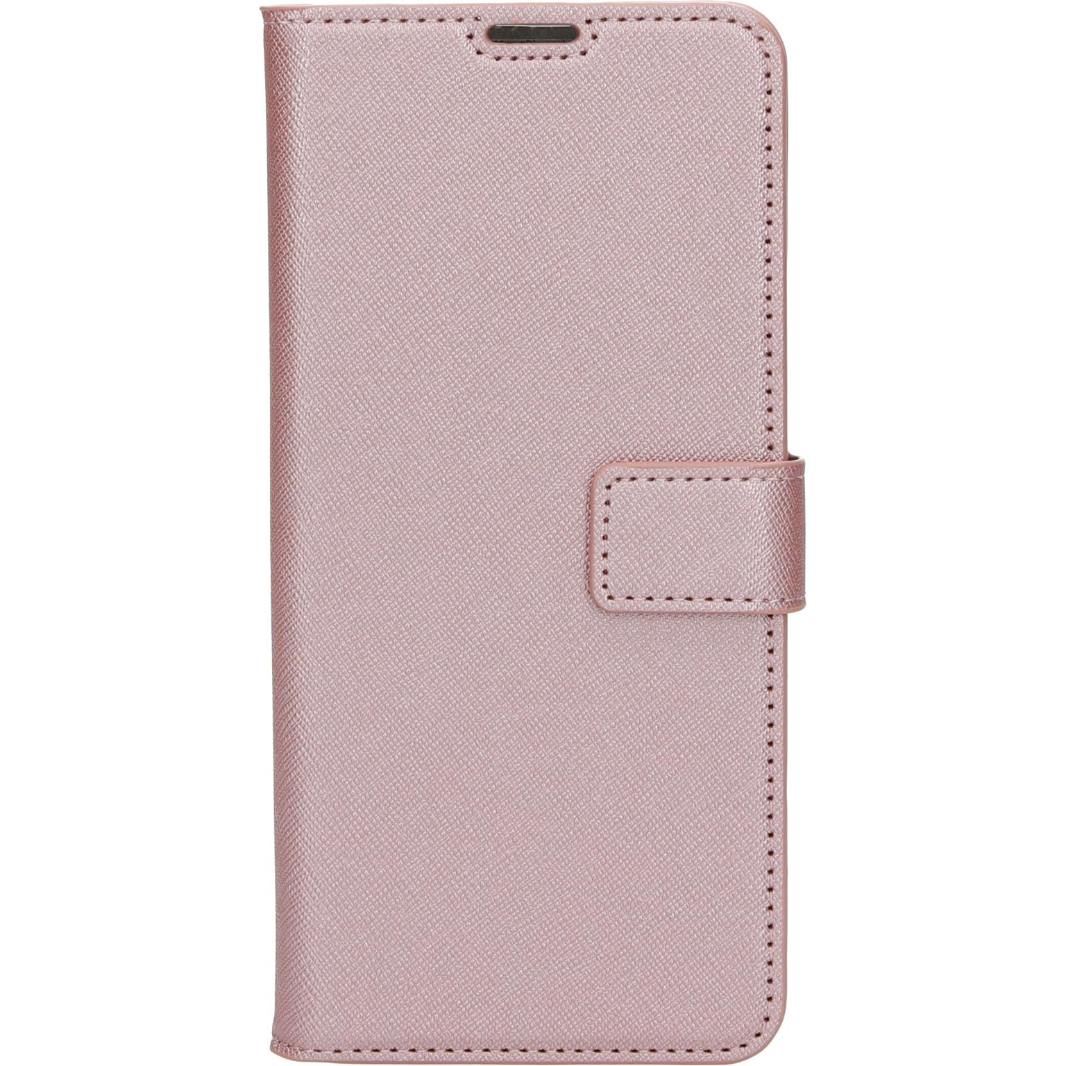 Roze telefoonhoesje met flap en magnetische sluiting.