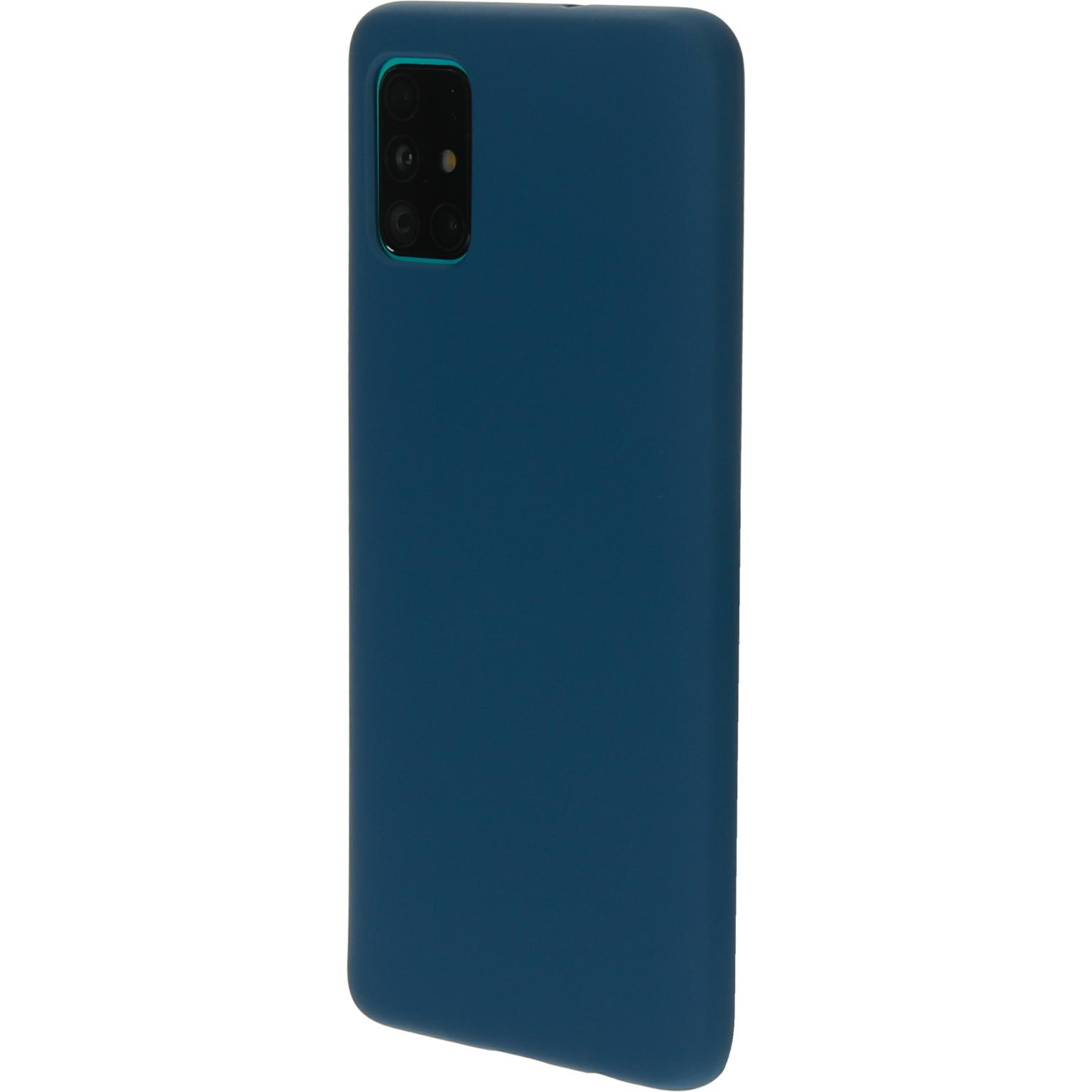 Een blauwe telefoonhoes. Het camera-gebied is zwart. De hoes is glad en stevig.