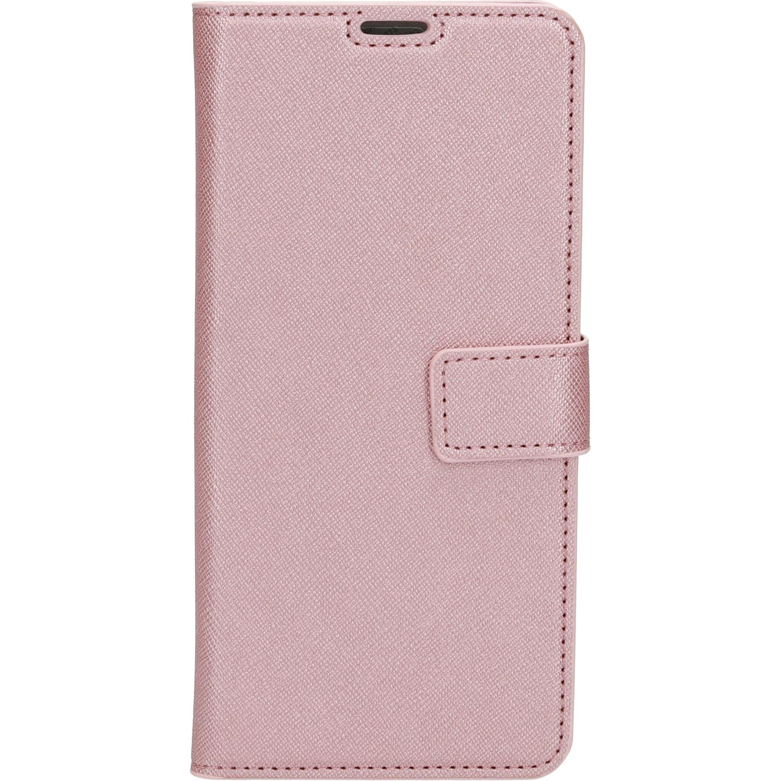 Een roze telefoonhoesje. Het is een folio-hoesje, met een flap en een magnetische sluiting.