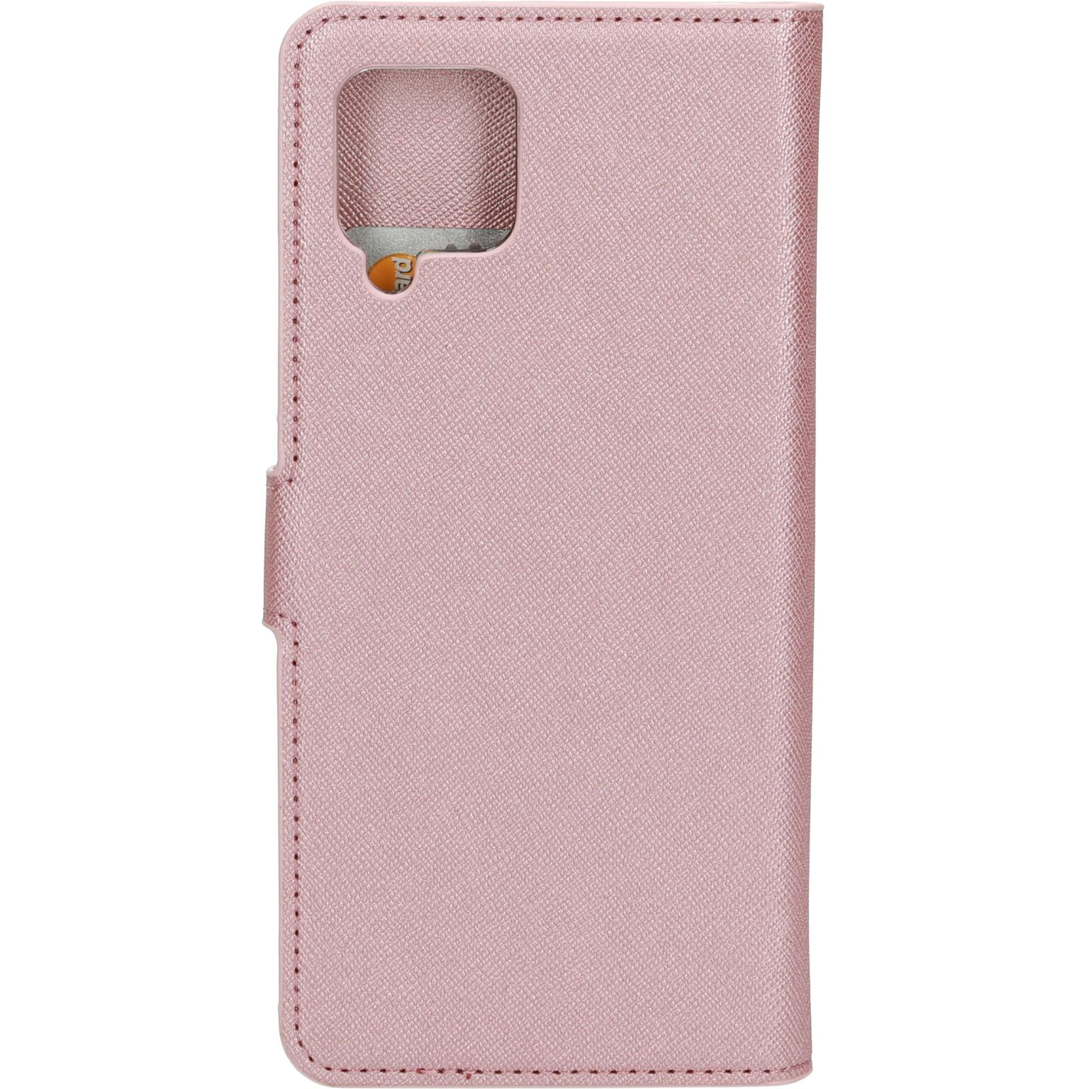 Roze telefoonhoes met een opening voor de camera, een rechthoekige flap en een knoopsluiting.