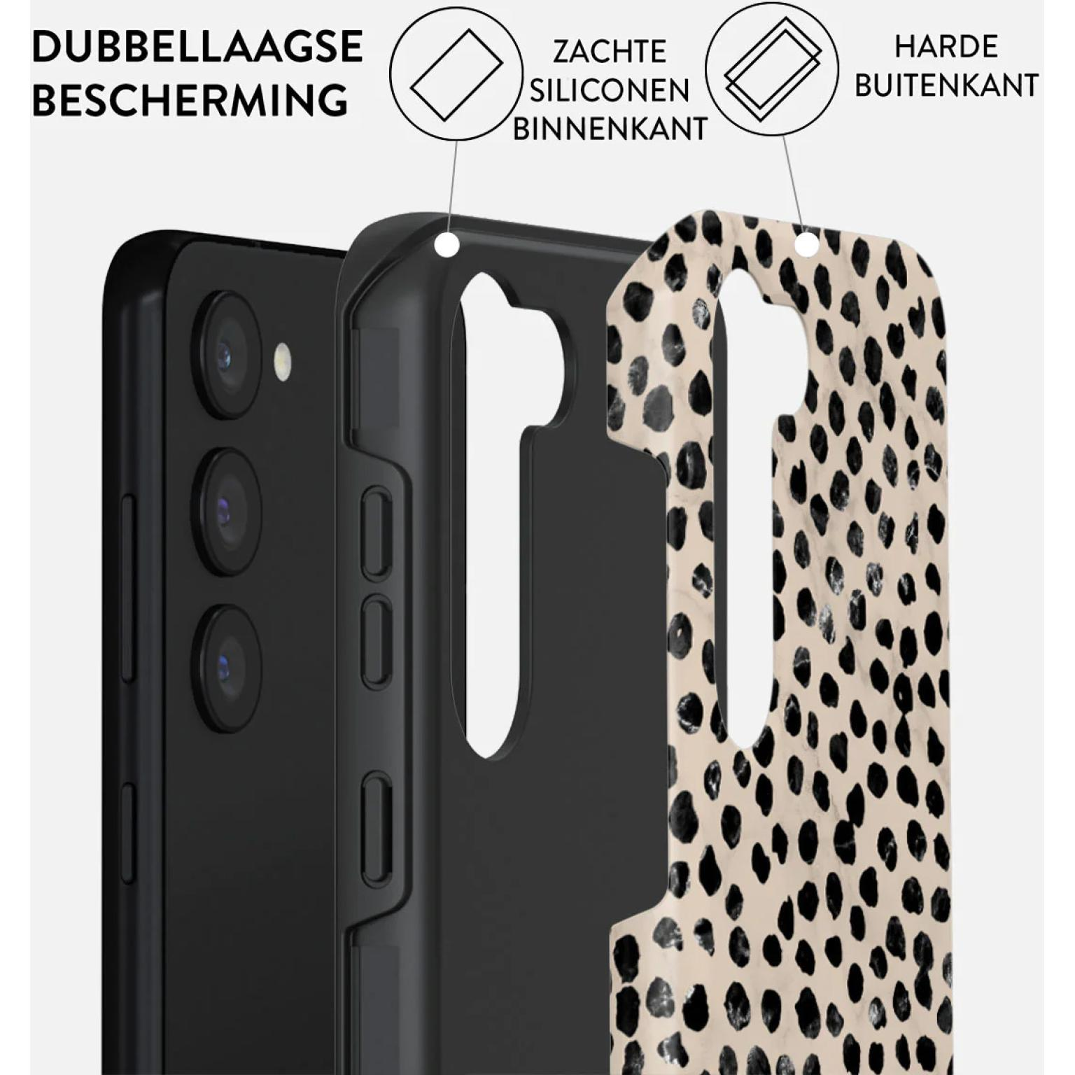 Telefoonhoesje met dubbele bescherming. De buitenste laag heeft zwarte stippen op een bruine achtergrond.