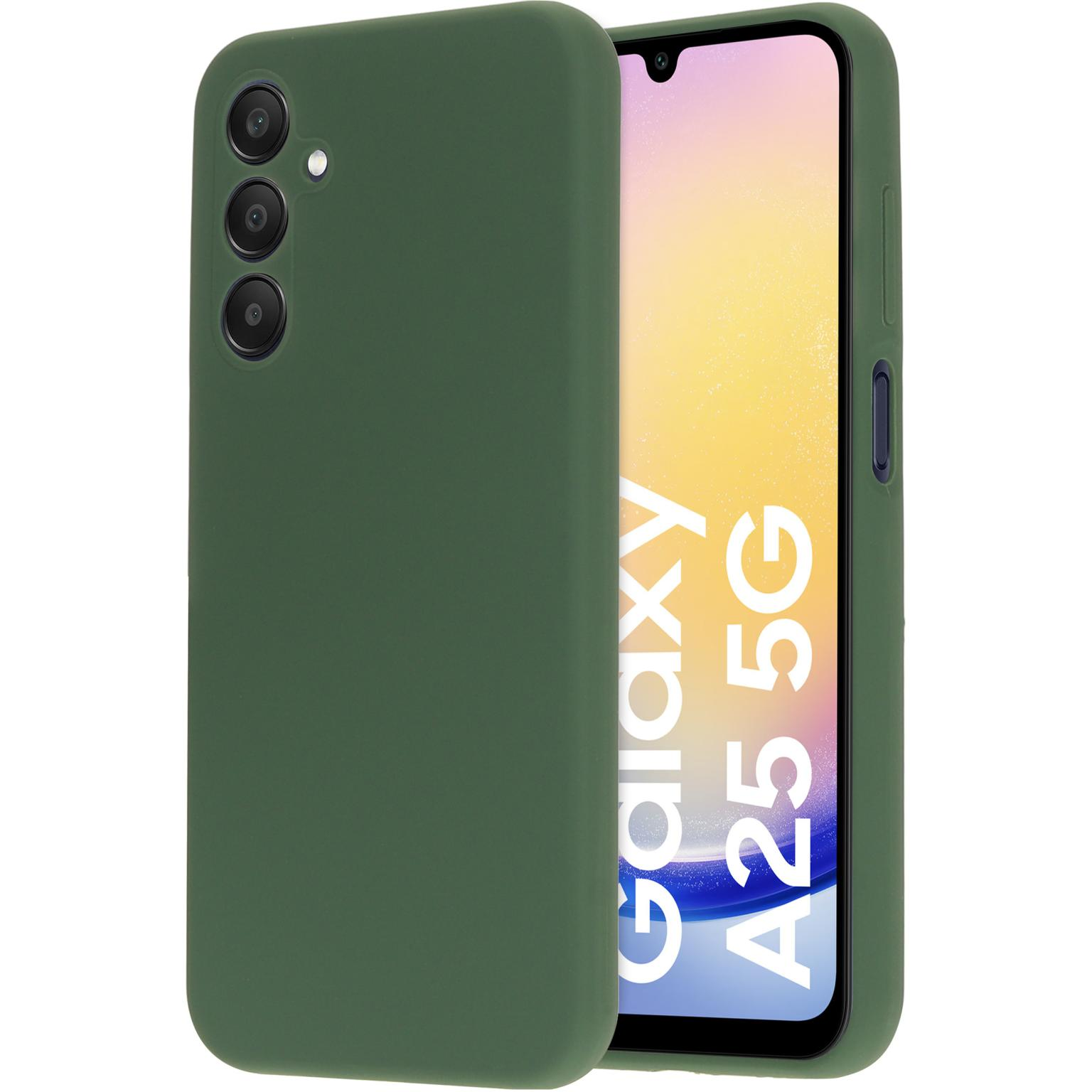 Groene telefoon met hoesje. Witte achtergrond.