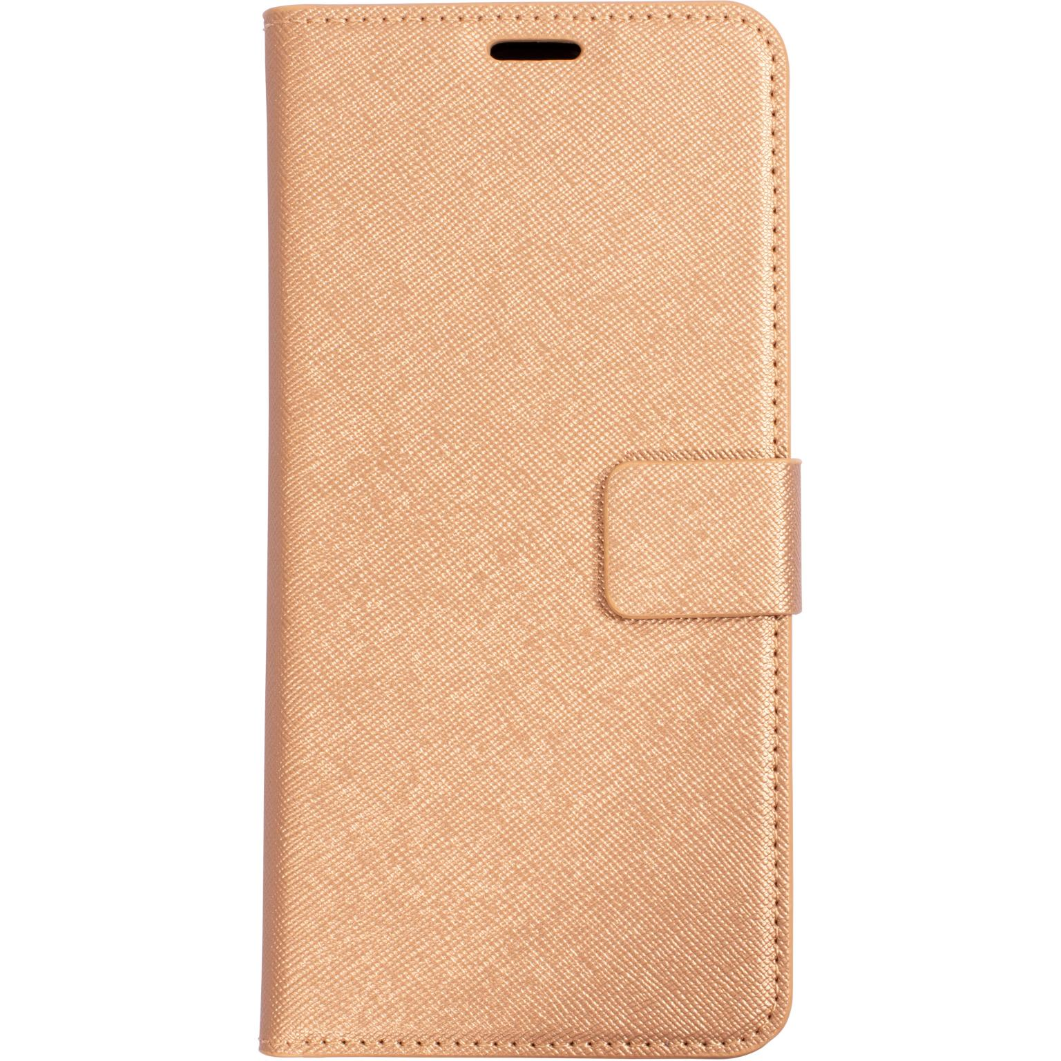 Een gouden telefoonhoes in gesloten positie, met een magnetische sluiting en een getextureerd oppervlak.