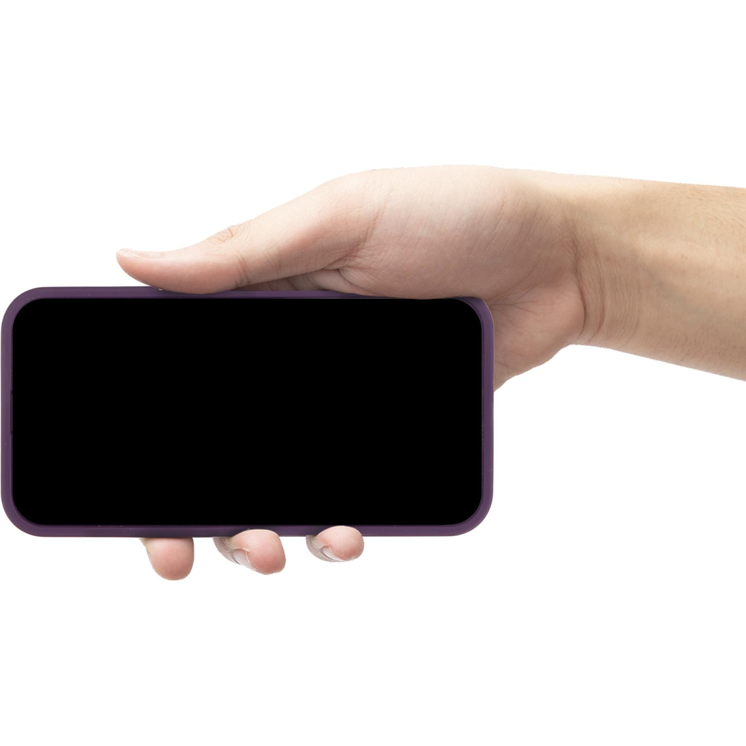 Hand die een telefoon vasthoudt met zwart scherm en paarse hoes.