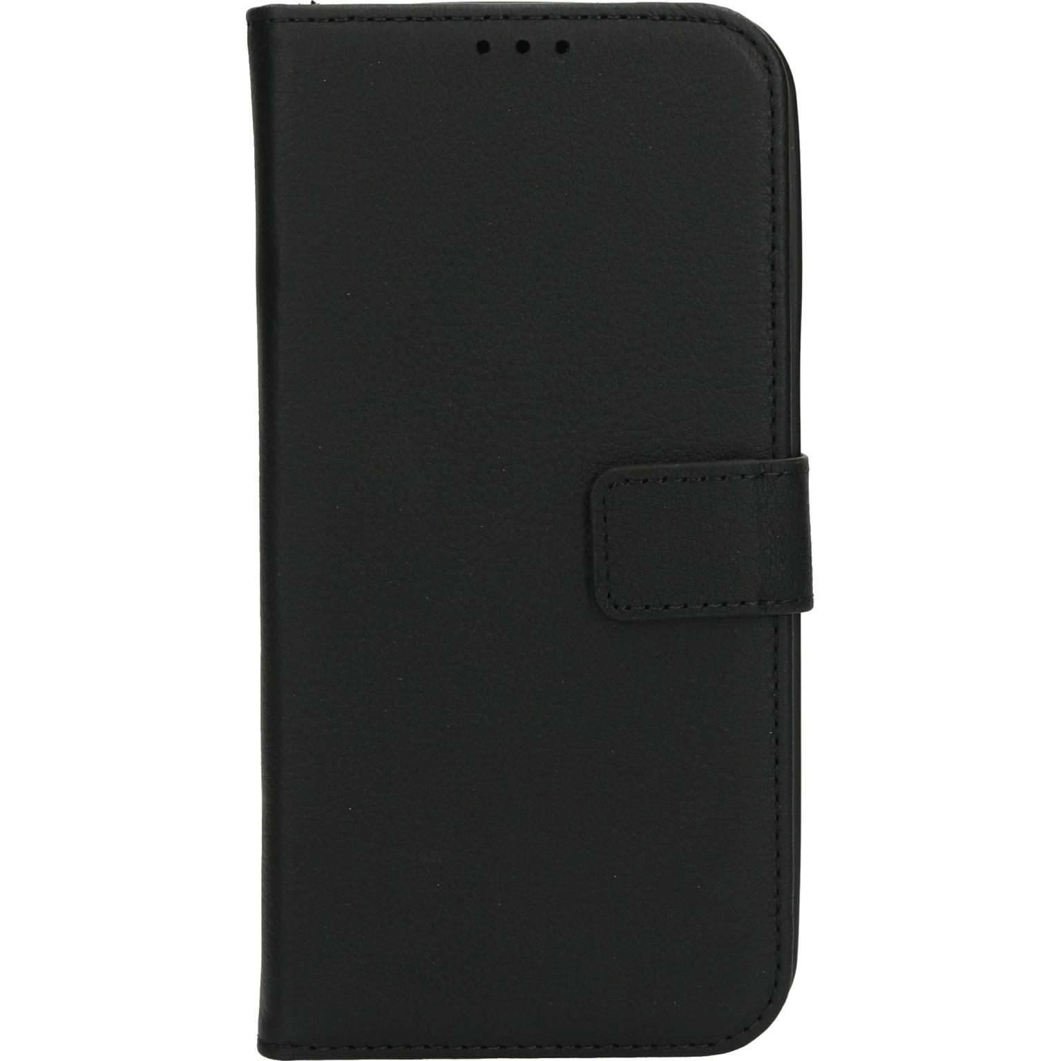 Zwarte leren telefoonhoes. Voorzien van flap met magnetische sluiting.