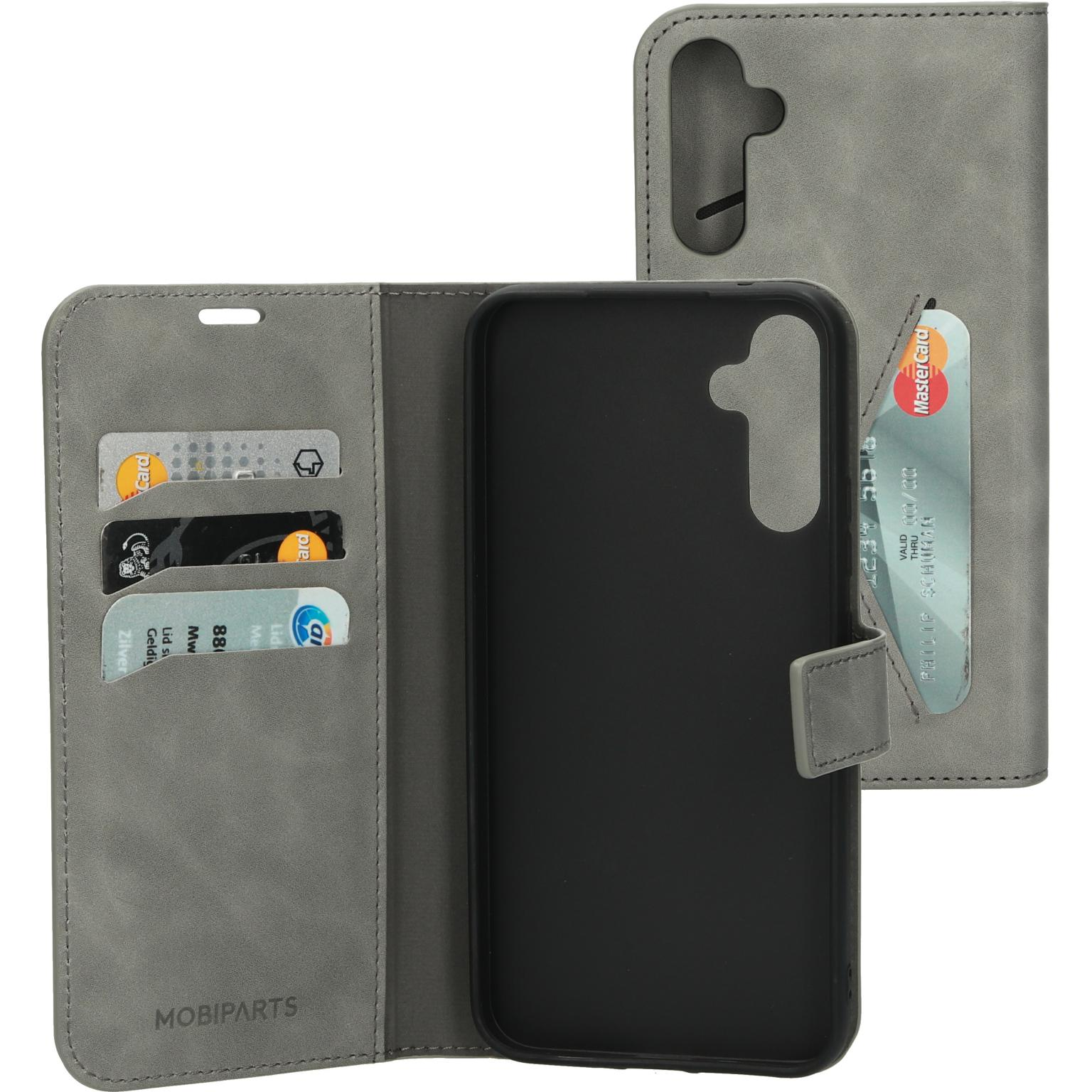 Grijze telefoonhoes met kaarten erin. Een creditcard is zichtbaar. De achtergrond is wit.