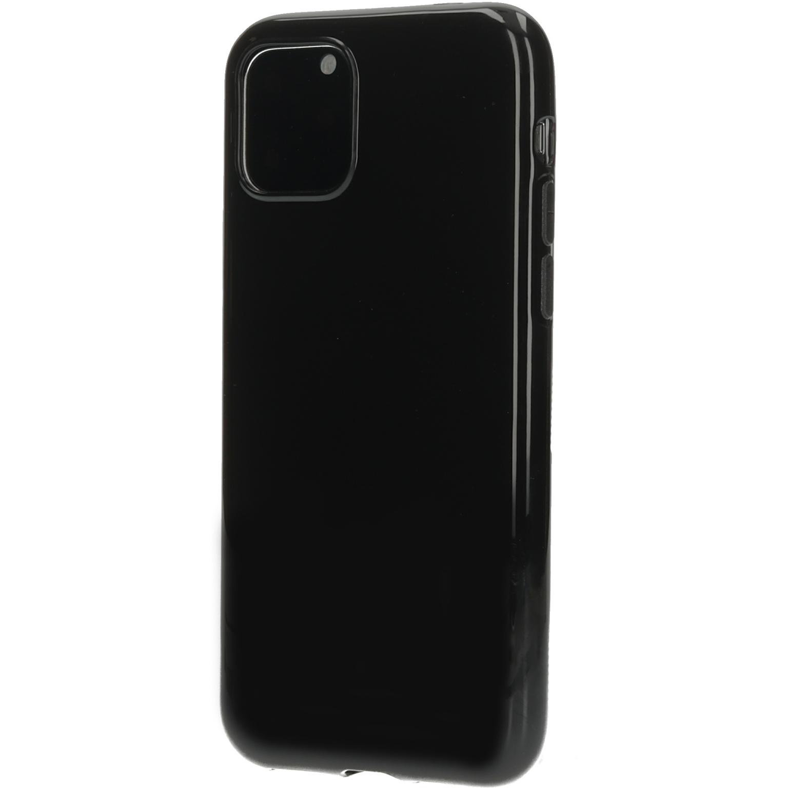 Zwarte telefoonhoes met camera-uitsparing. Geïsoleerd op witte achtergrond.