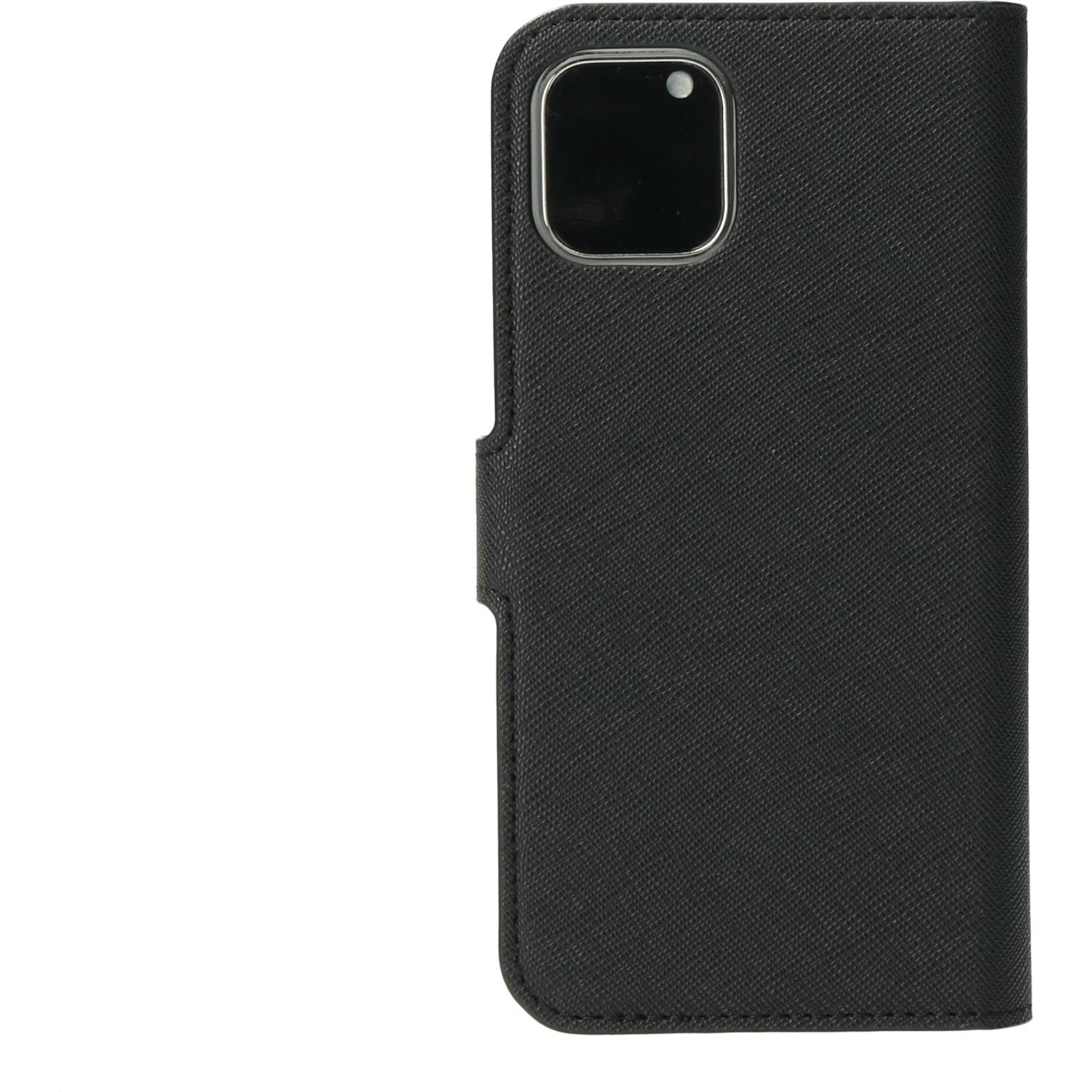 Zwarte leren telefoonhoes in portemonnee-stijl, gesloten. De hoes toont de achterkant.