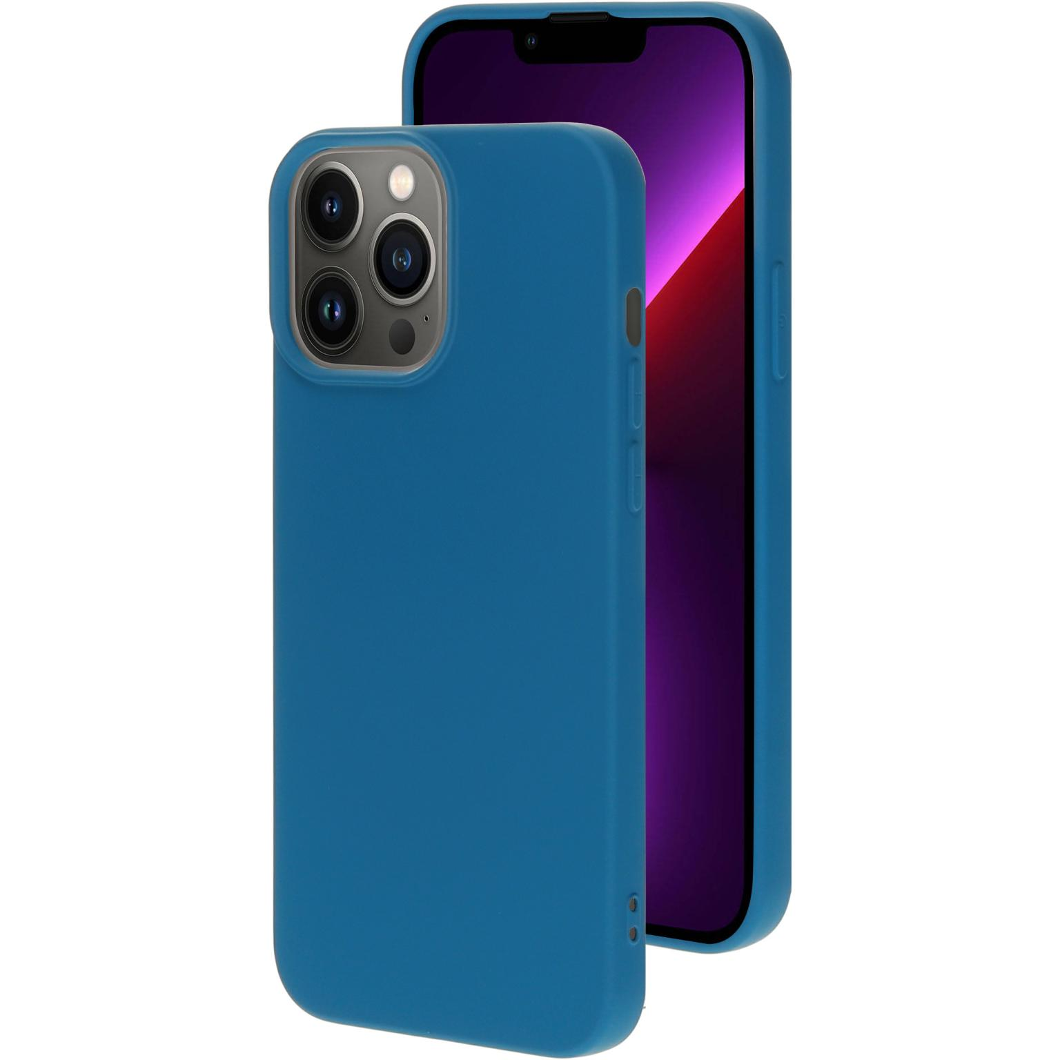 Blauwe telefoon met hoesje. Telefoon heeft meerdere camera's. Hoes staat rechtop.