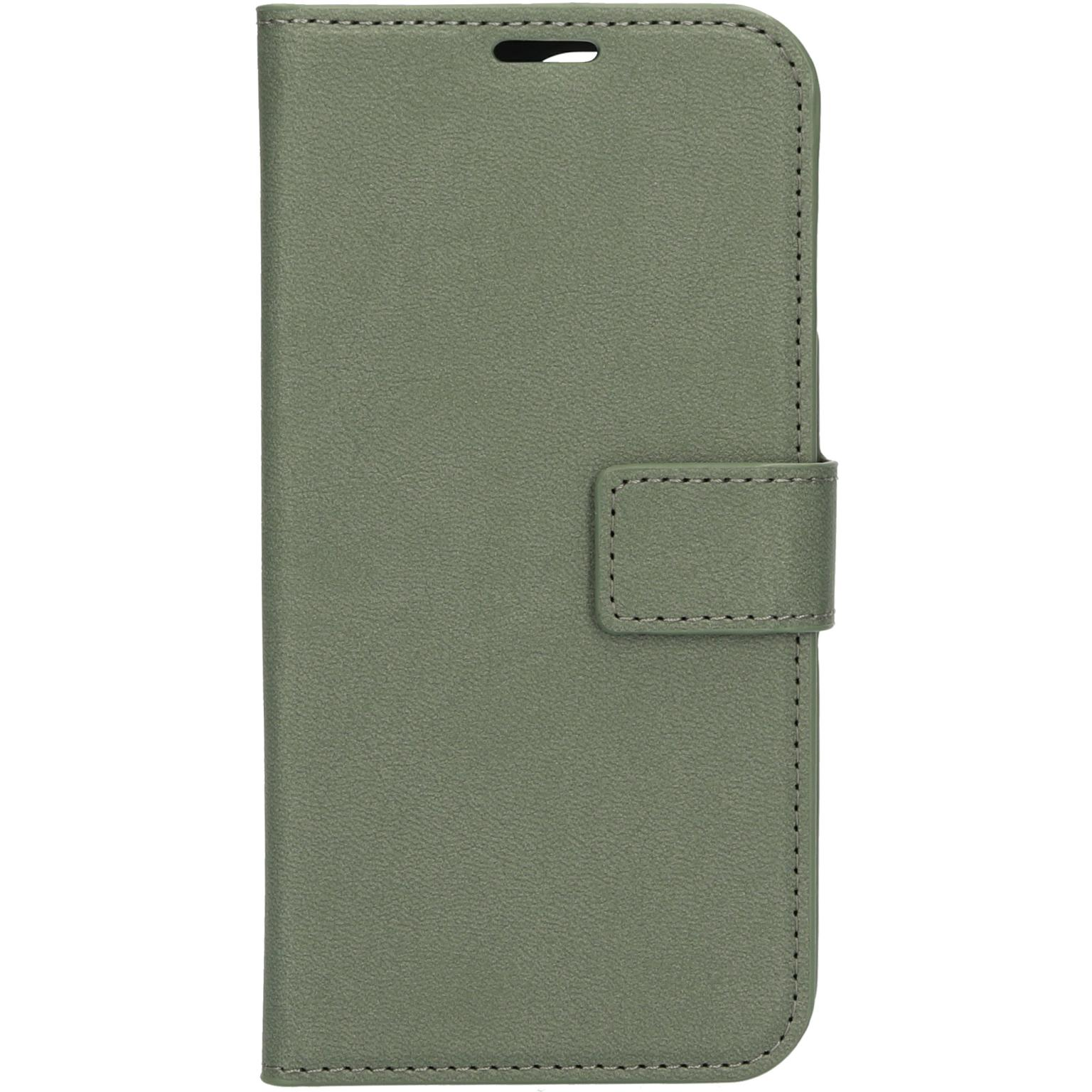Groene leren telefoonhoes, gesloten met een magnetische sluiting.