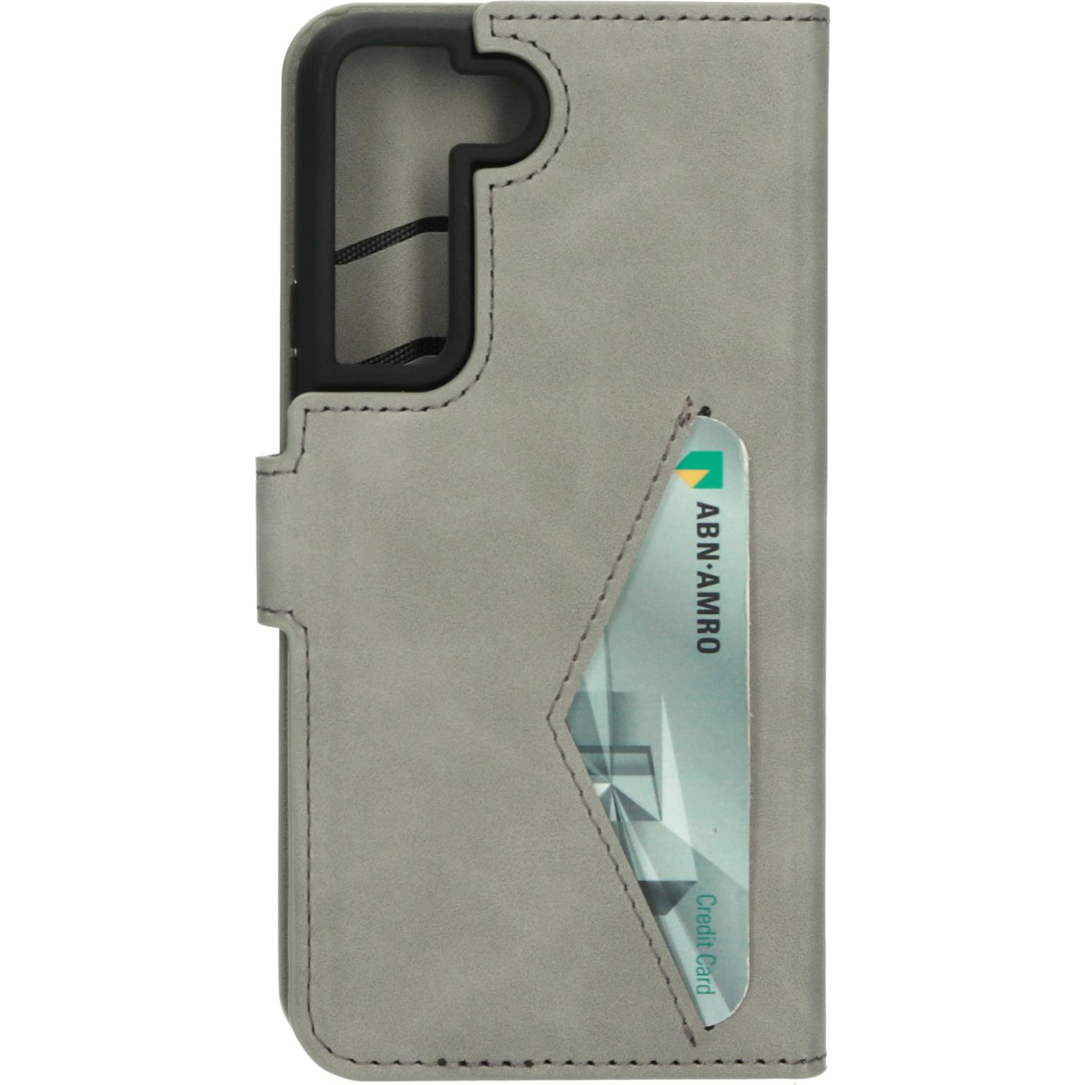 Een grijs telefoonhoesje met een zichtbare creditcard.
