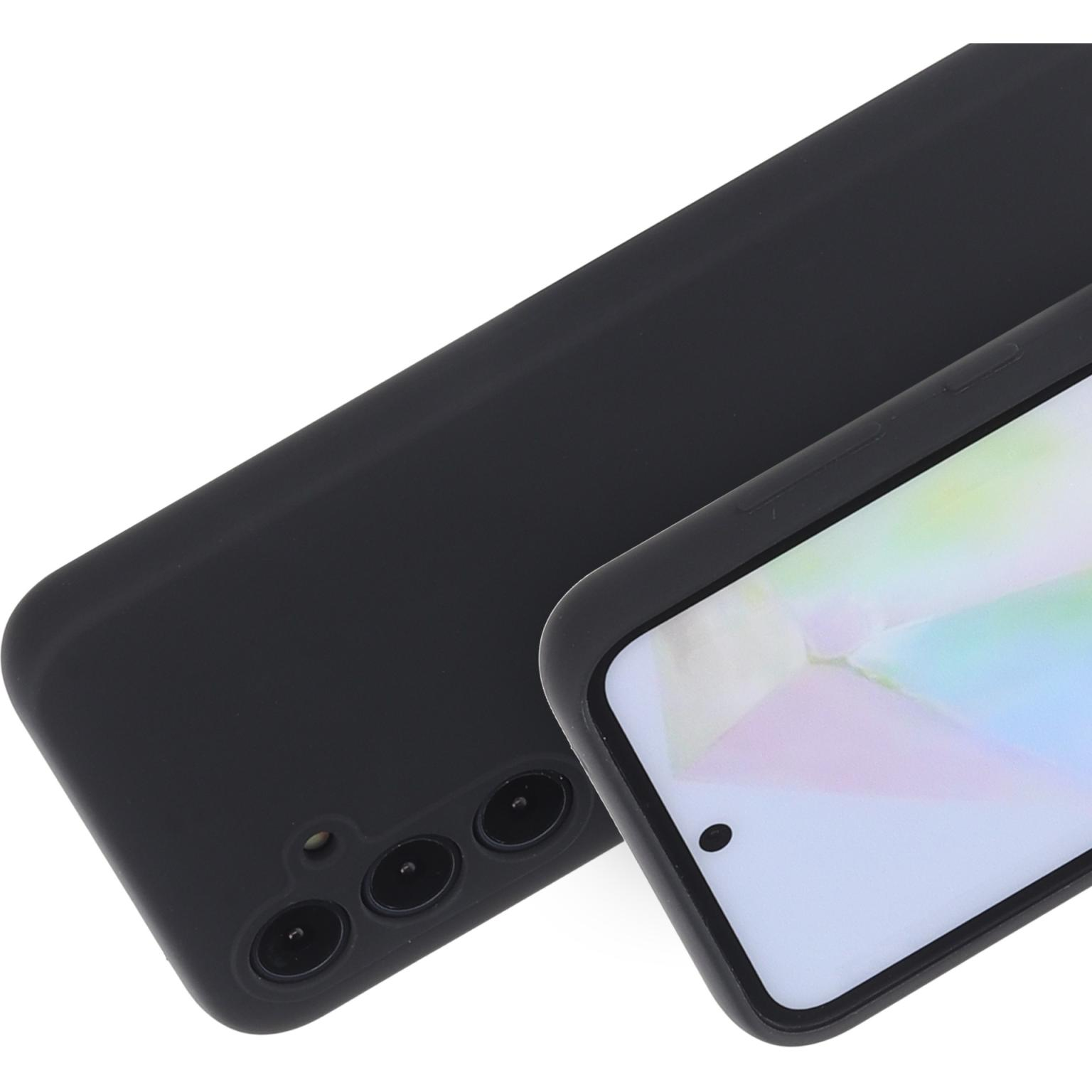 Zwarte telefoonhoes met drie cameraholes, naast een telefoon met een kleurrijk display.