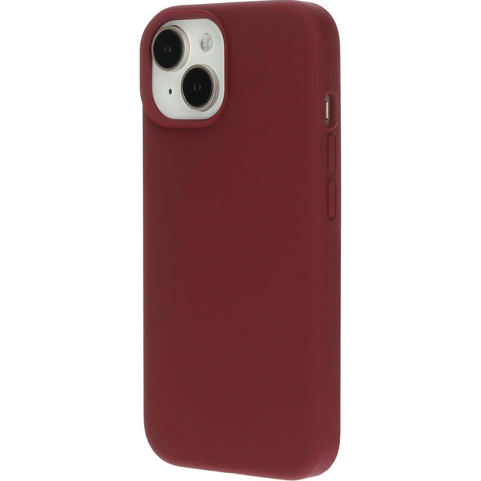Een bordeauxrode telefoonhoes met de camera-uitsparing. De achtergrond is wit.