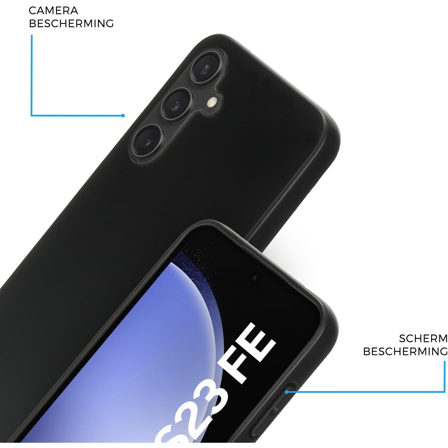 Zwarte telefoonhoes en telefoon. De telefoon heeft tekst op het scherm. De hoes toont camerabescherming.